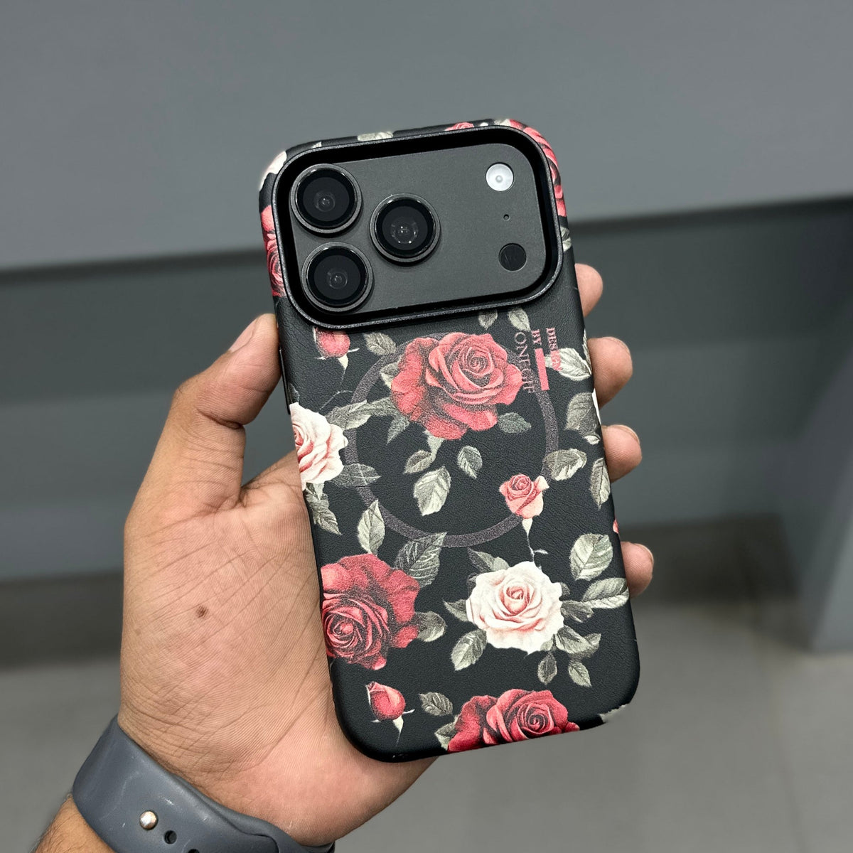 One GIF Floral Empress Edition MagSafe Case for iPhone 18 Series - black