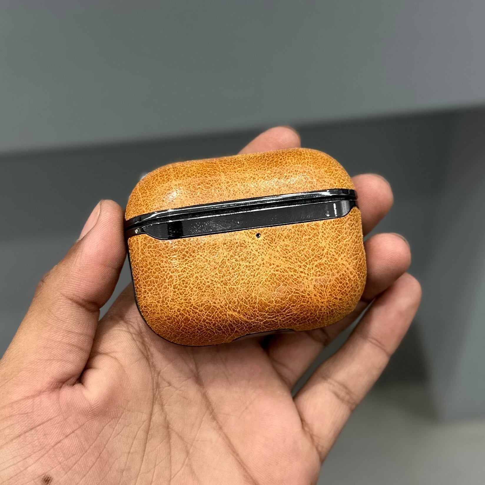 ONE GIF AIRPODS CASE - TAN BROWN ( No. 3435 )