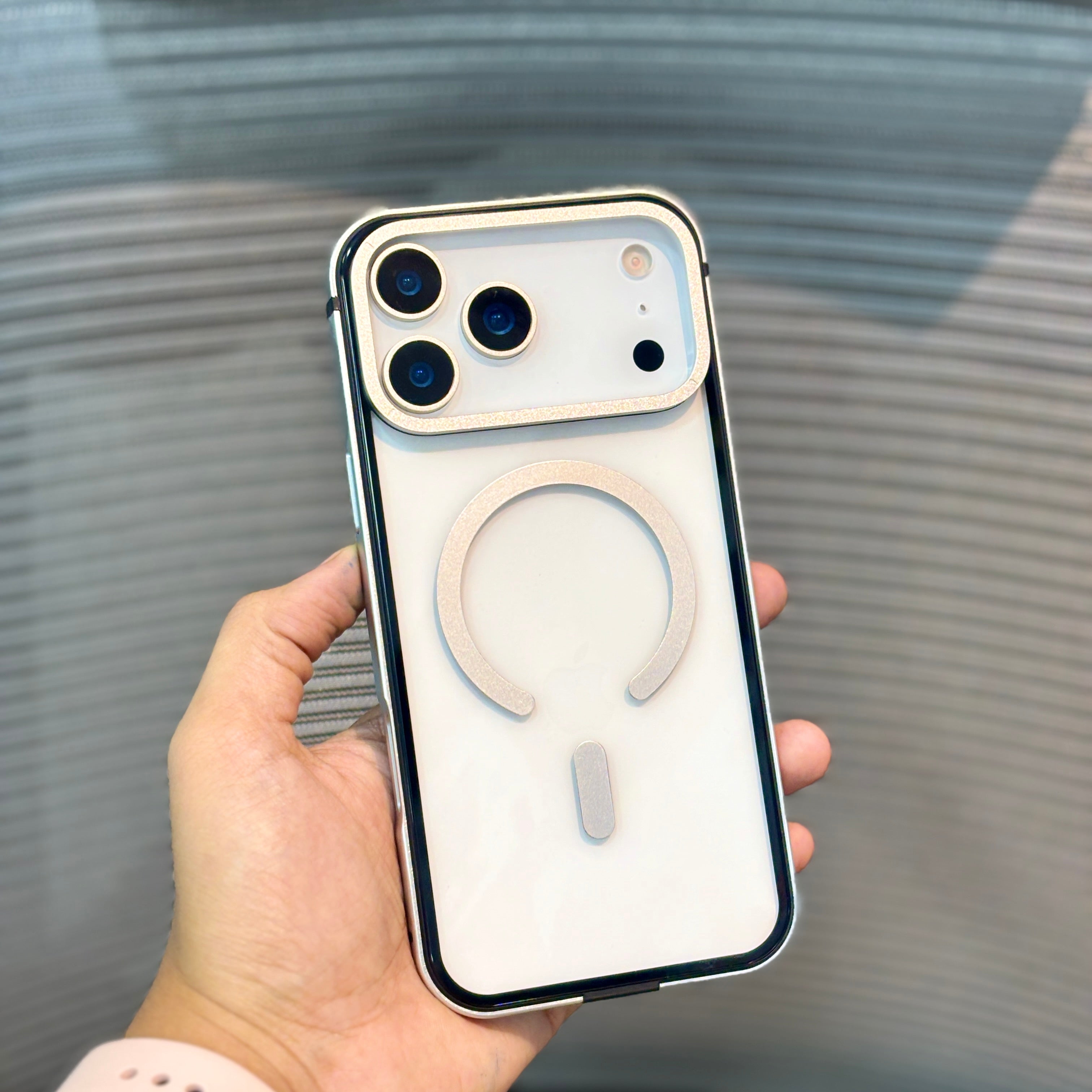 Protective Apple iPhone Back Cover - LumiFrame MagSafe iPhone 17 Case