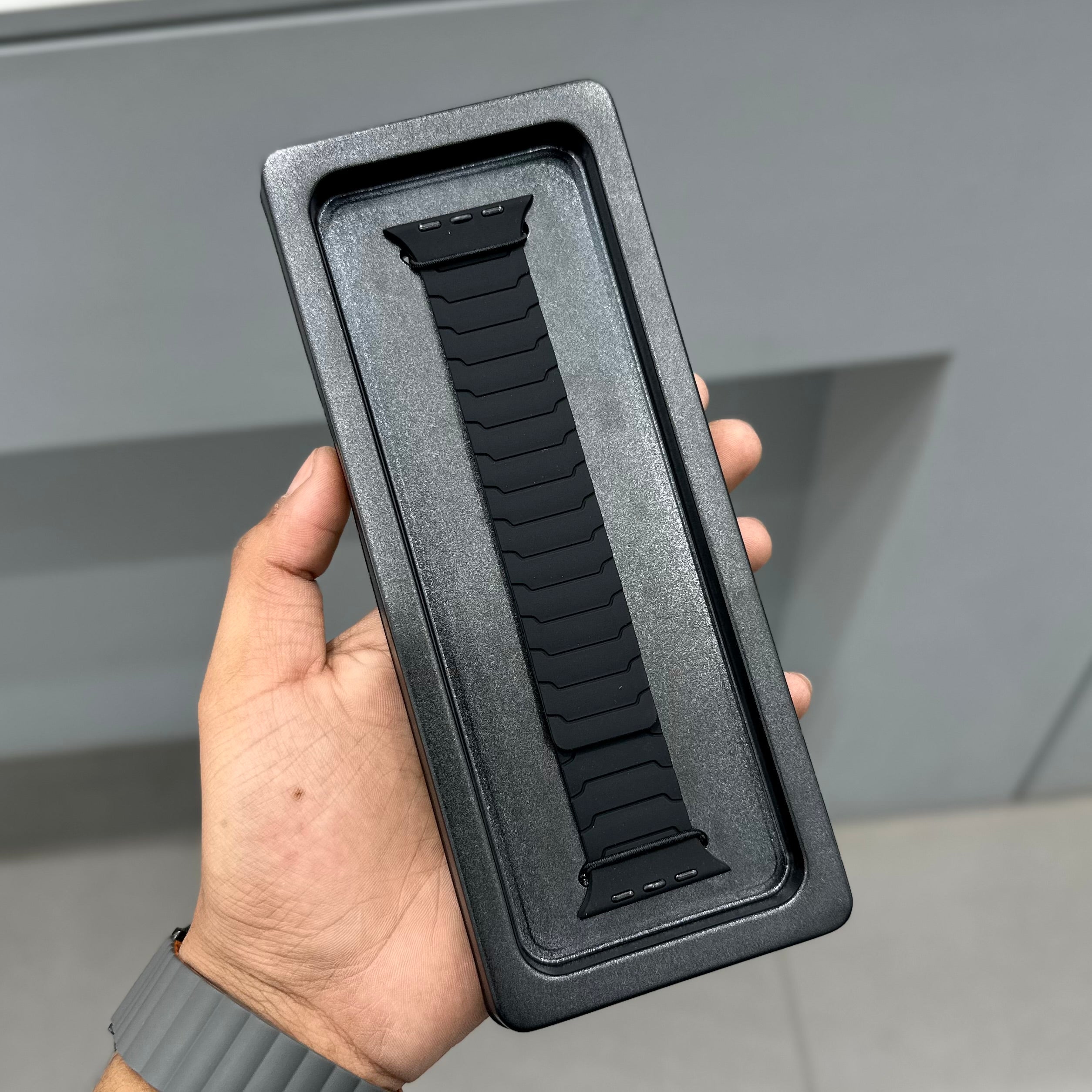 MAGNETIC CLASP STRAP - BLACK ( No. 3190 ) Mobile Case by CoverMeUp