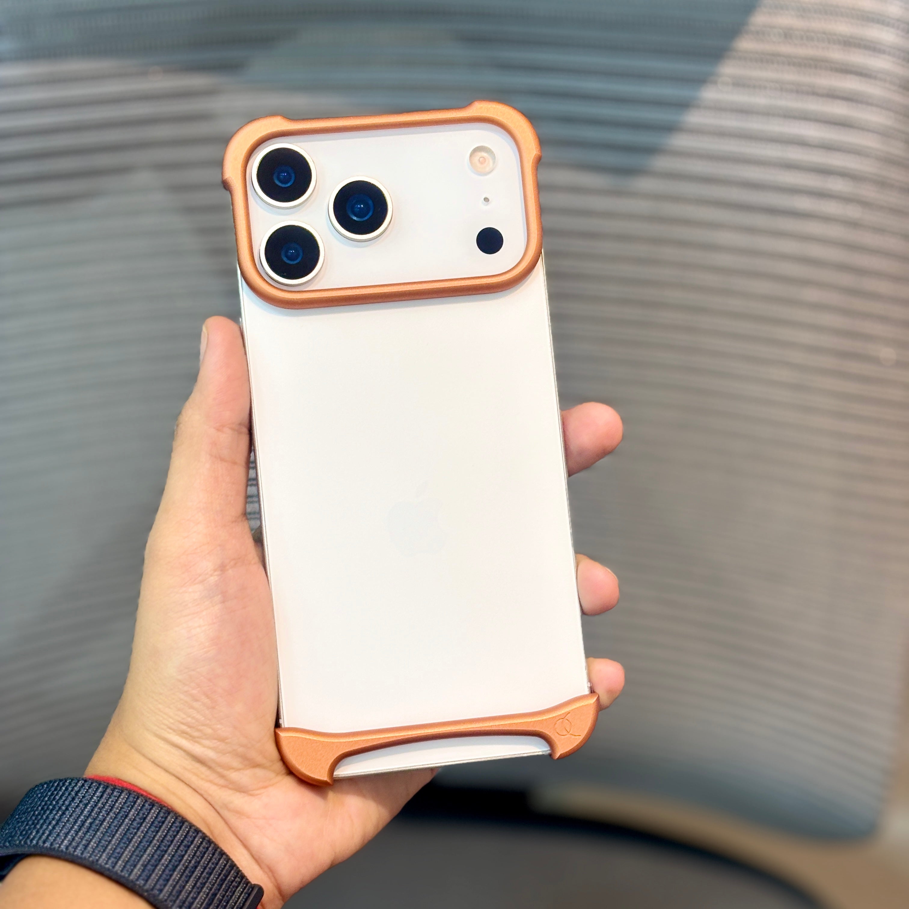 Protective Apple iPhone Back Cover - AlumiCore Metal Bumper iPhone 17 Pro Case