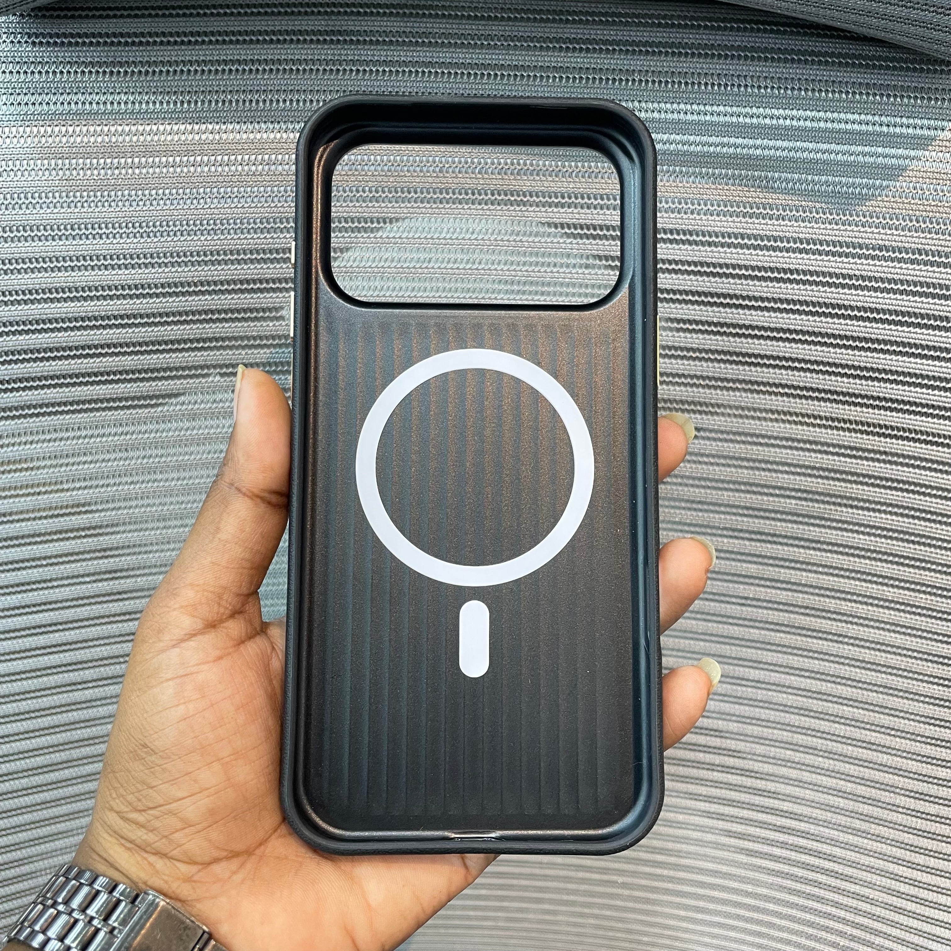 DualTone With WoodÉlite iPhone 17 Pro Max Case