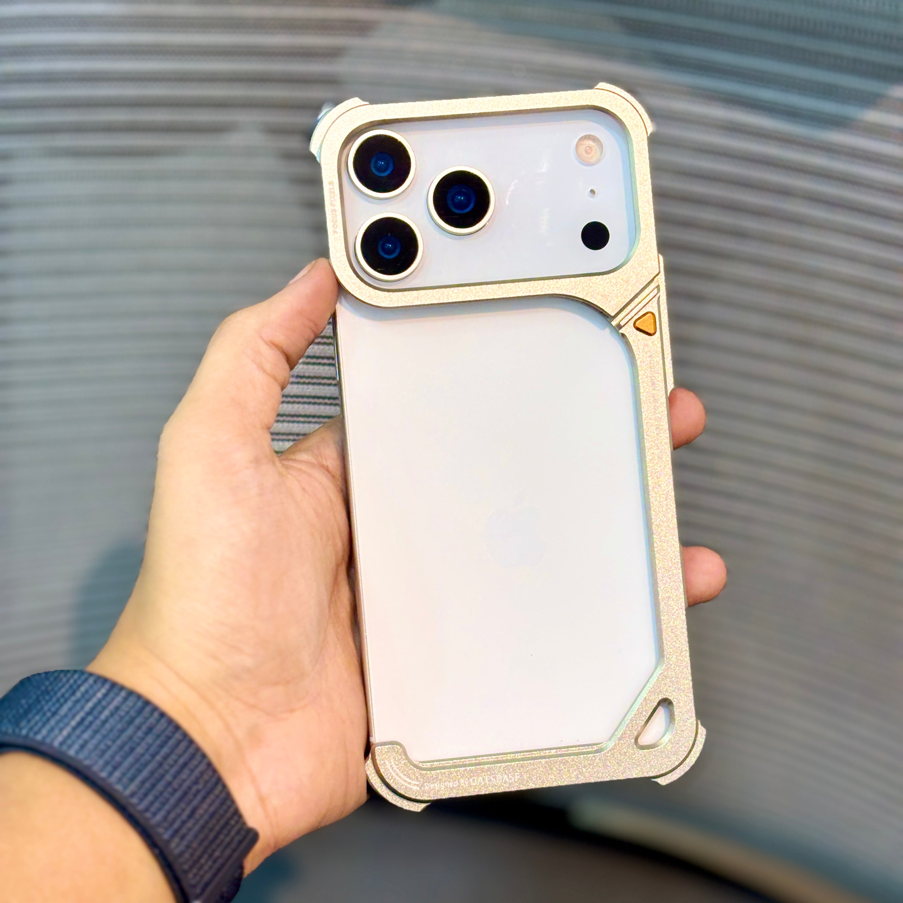 Protective Apple iPhone Back Cover - ShowCase Metal Bumper Stand iPhone 17 Pro Case