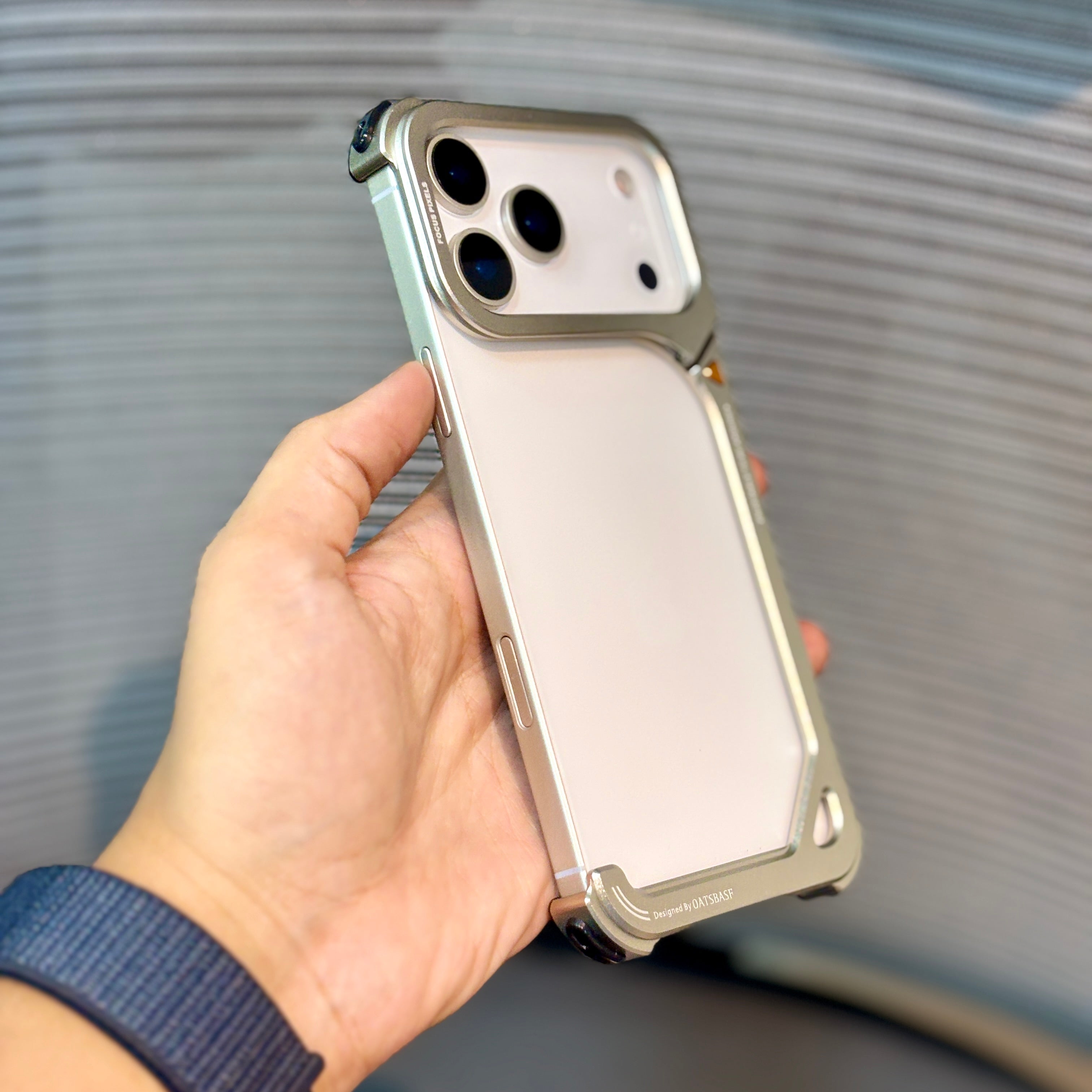 Protective Apple iPhone Back Cover - ShowCase Metal Bumper Stand iPhone 17 Pro Case - Style 2
