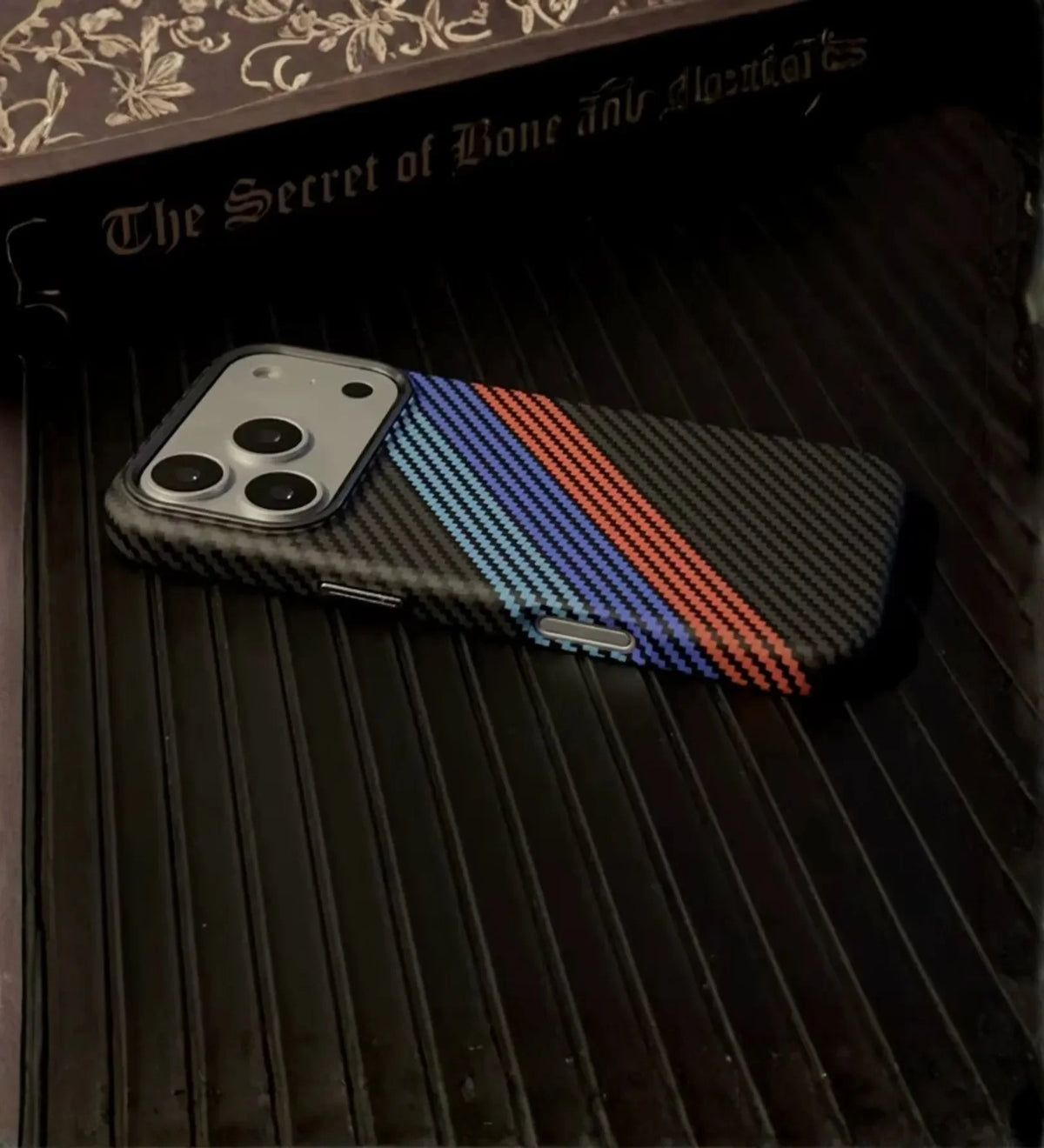 Luxo Carbon Racing Stripes Design Magsafe Case