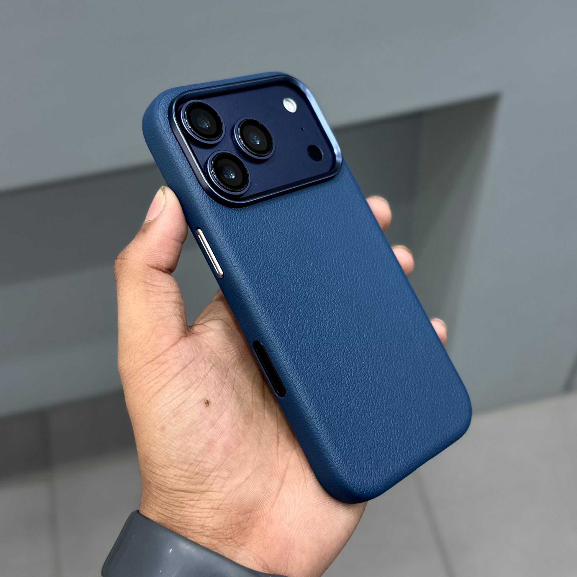 LAZY BOAT UNICON WITH BUTTON MAGSAFE CASE - BLUE ( No. 2594 )