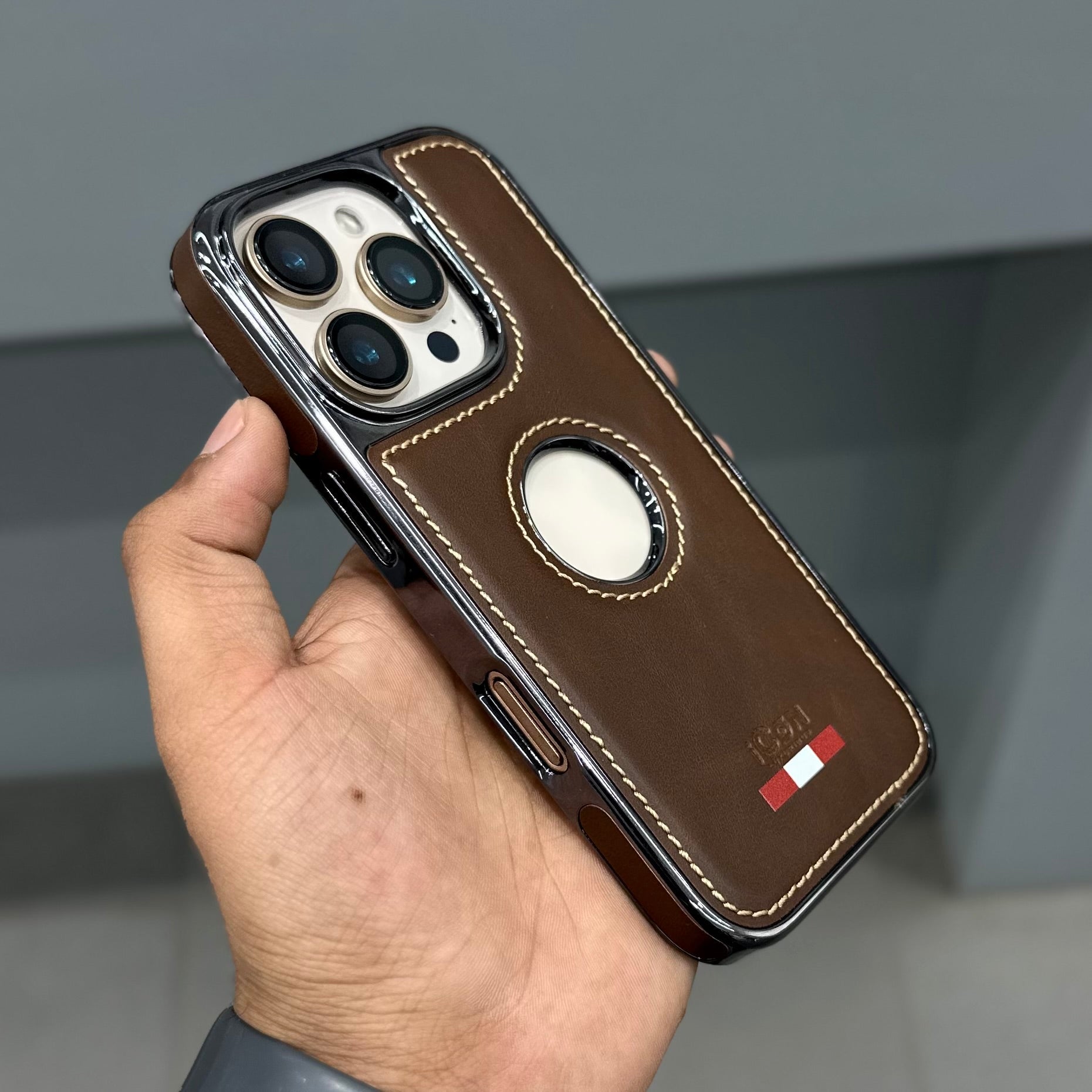 ICON LUXURIOUS CLASSIC SERIES - BROWN ( No. 3206 ) Mobile Case by CoverMeUp - Style 2