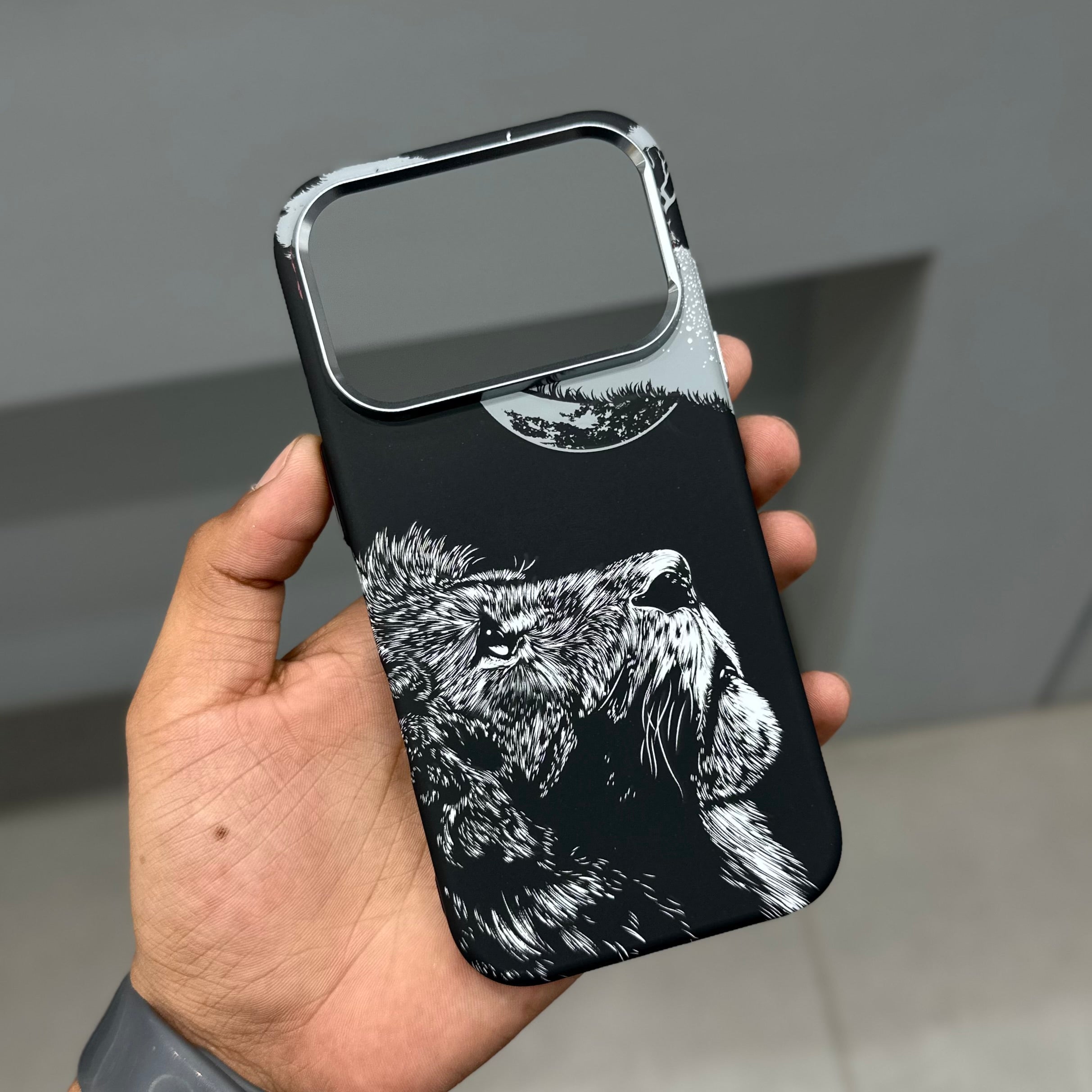 LUXO MAGSAFE CASE - LION BLACK CASE ( No. 3595 )