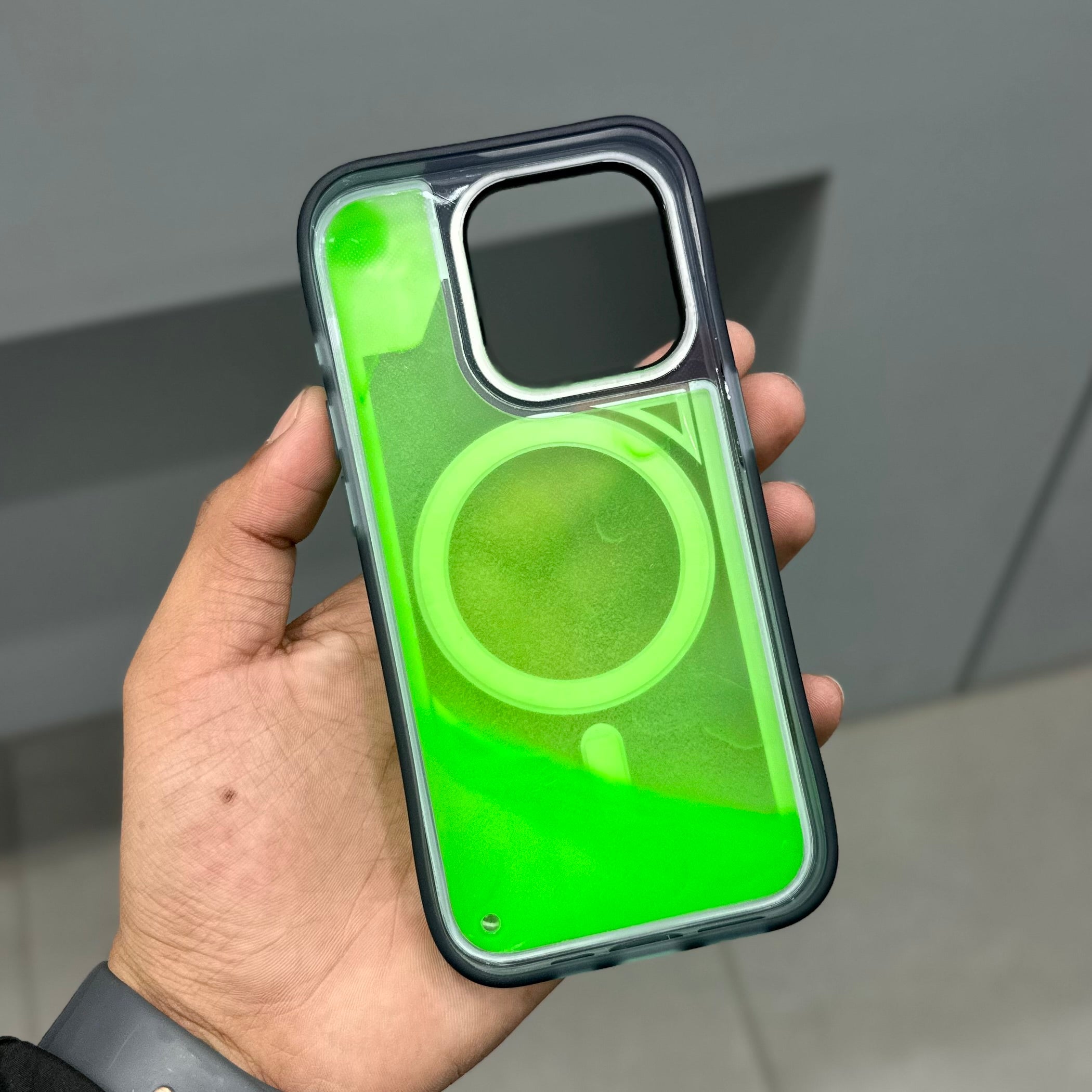 GRAFIX SAND FLOTING CASE WITH MAGSAFE - GREEN ( No. 2650 ) Mobile Case by CoverMeUp - Style 4