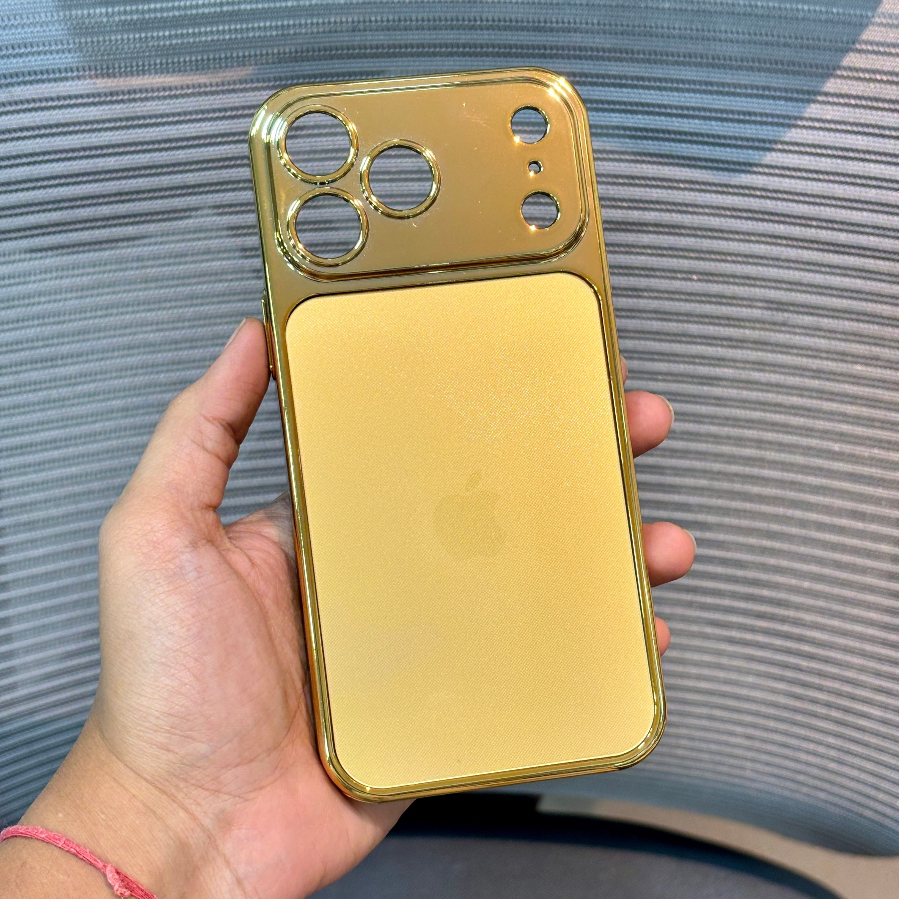 Protective Apple iPhone Back Cover - GoldMirr Classic iPhone 17 Series Case - Style 4
