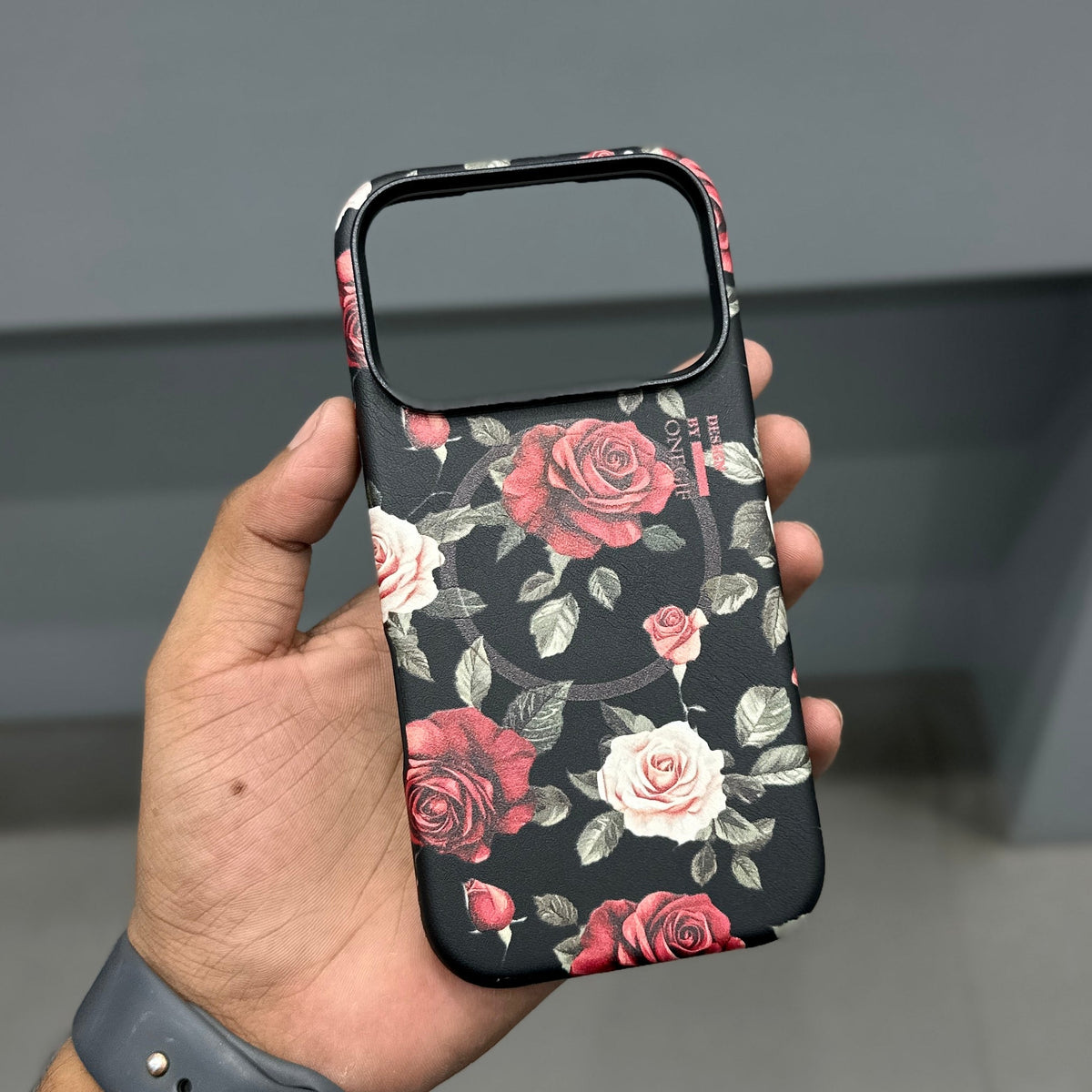 One GIF Floral Empress Edition MagSafe Case for iPhone 18 Series - black