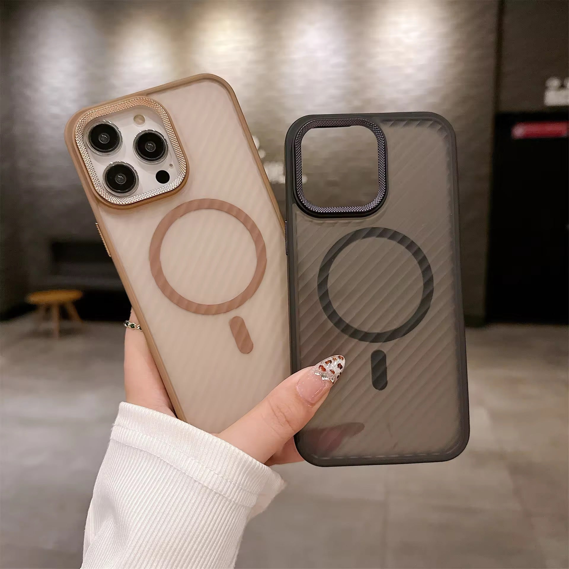 Protective Apple iPhone Back Cover - MagSafe Hard iPhone Case