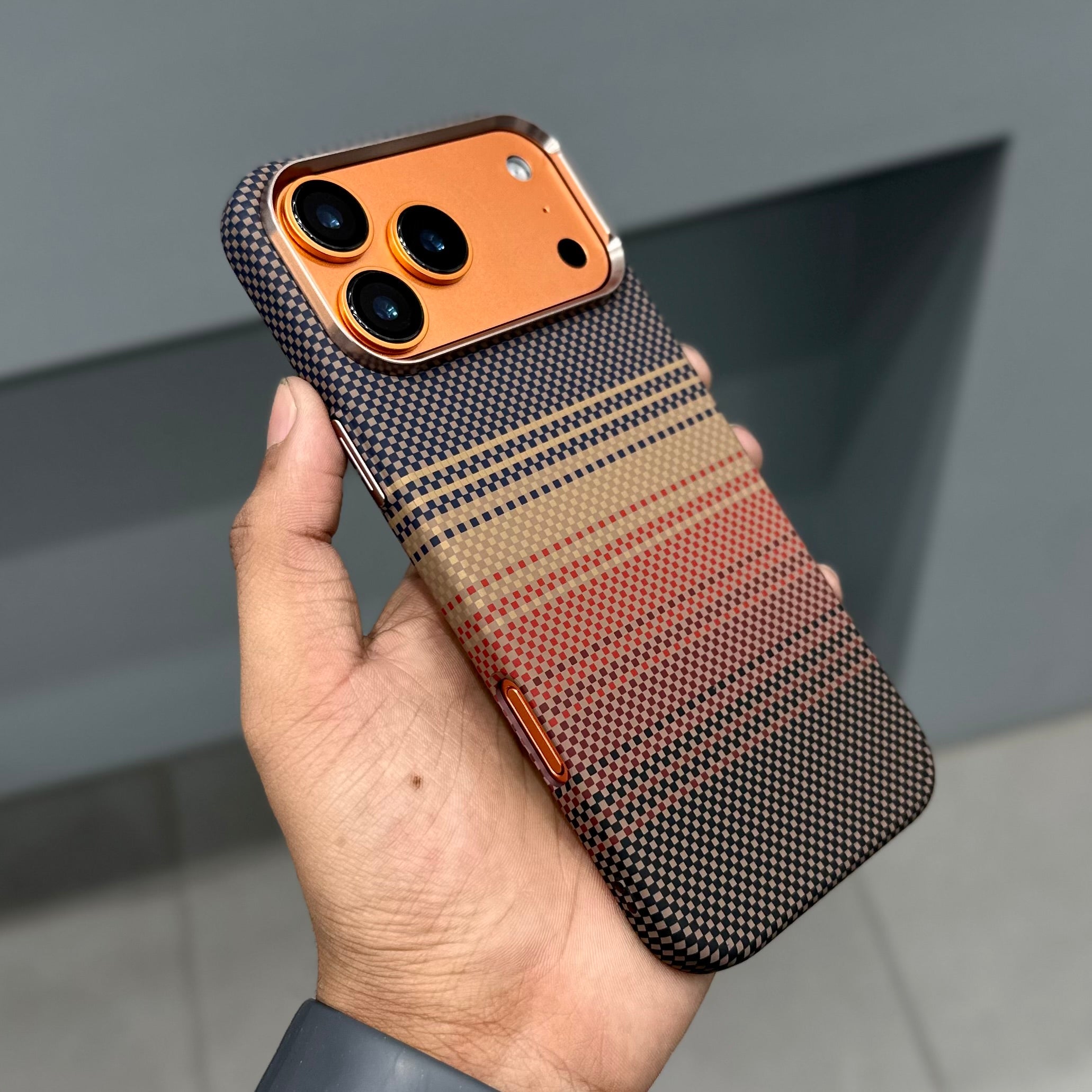 LUXO BROWN CHECK 6.0 WITH MAGSAFE CASE ( No. 2679 )