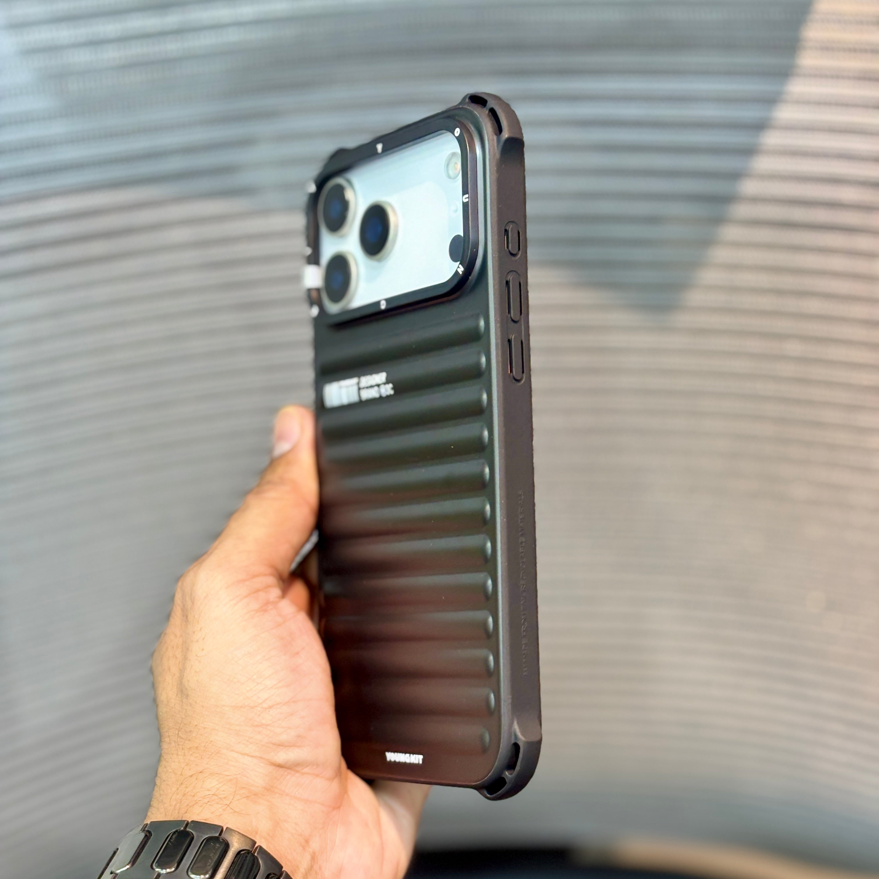 Luxora Wave MagSafe iPhone 17 Pro Max Case