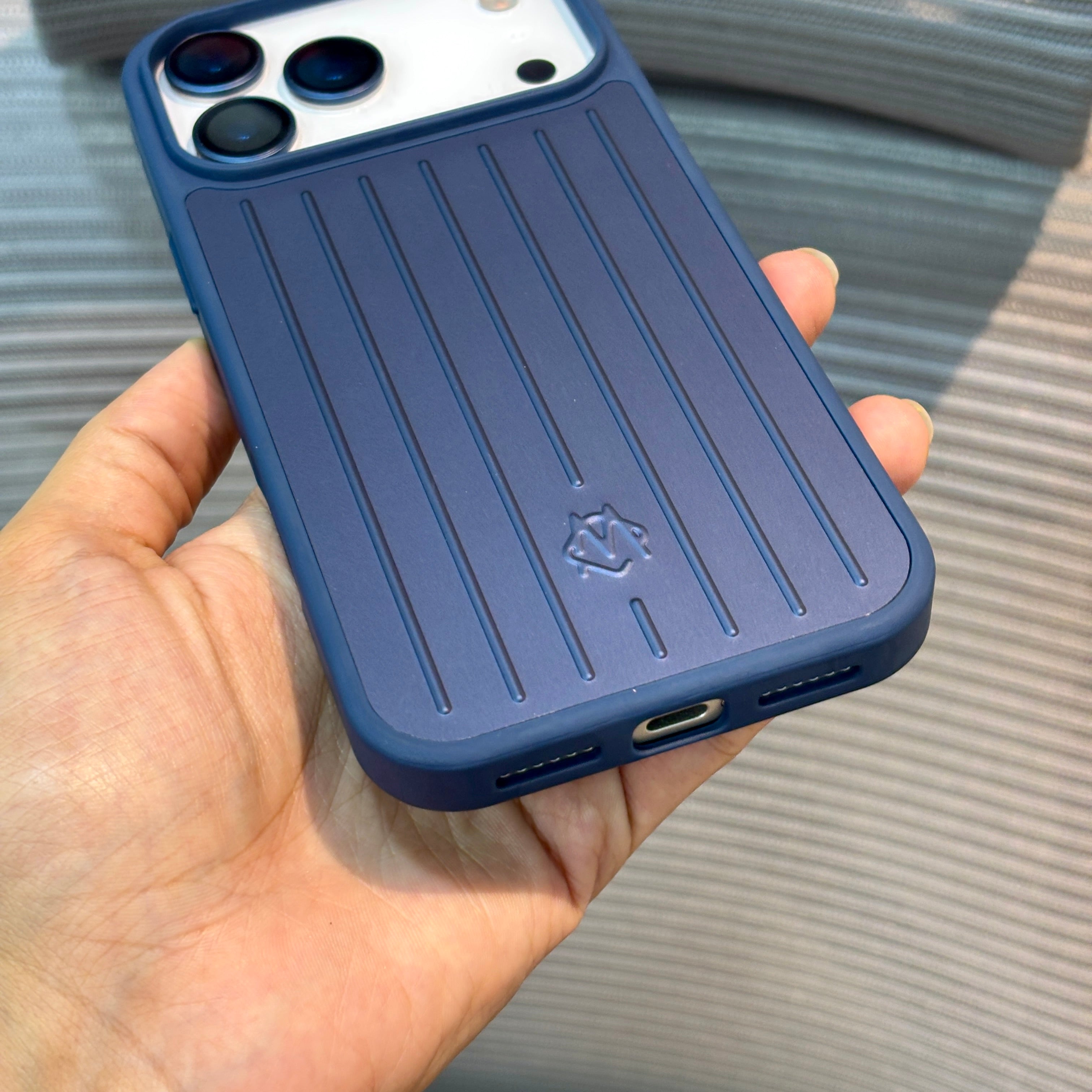 Protective Apple iPhone Back Cover - GrooveShield Aluminium iPhone 17 Pro Case - Style 6