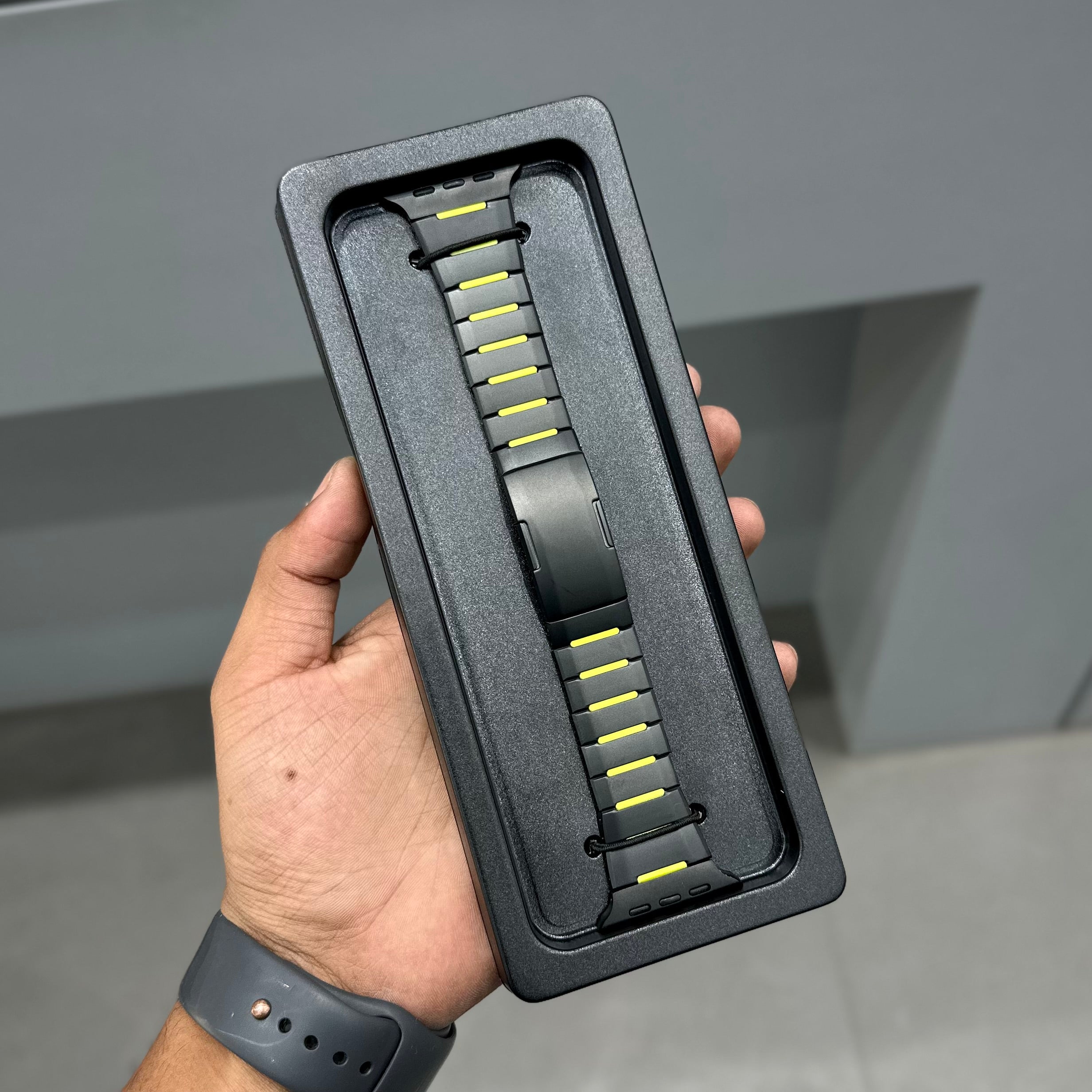 ELITE METAL LINK BAND - BLACK - NEON GREEN ( No. 3305 ) Mobile Case by CoverMeUp