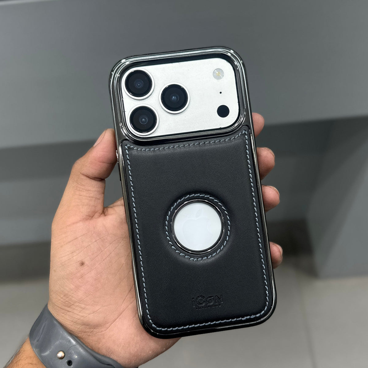 Icon Classic Series Case for iPhone 18 Series - black