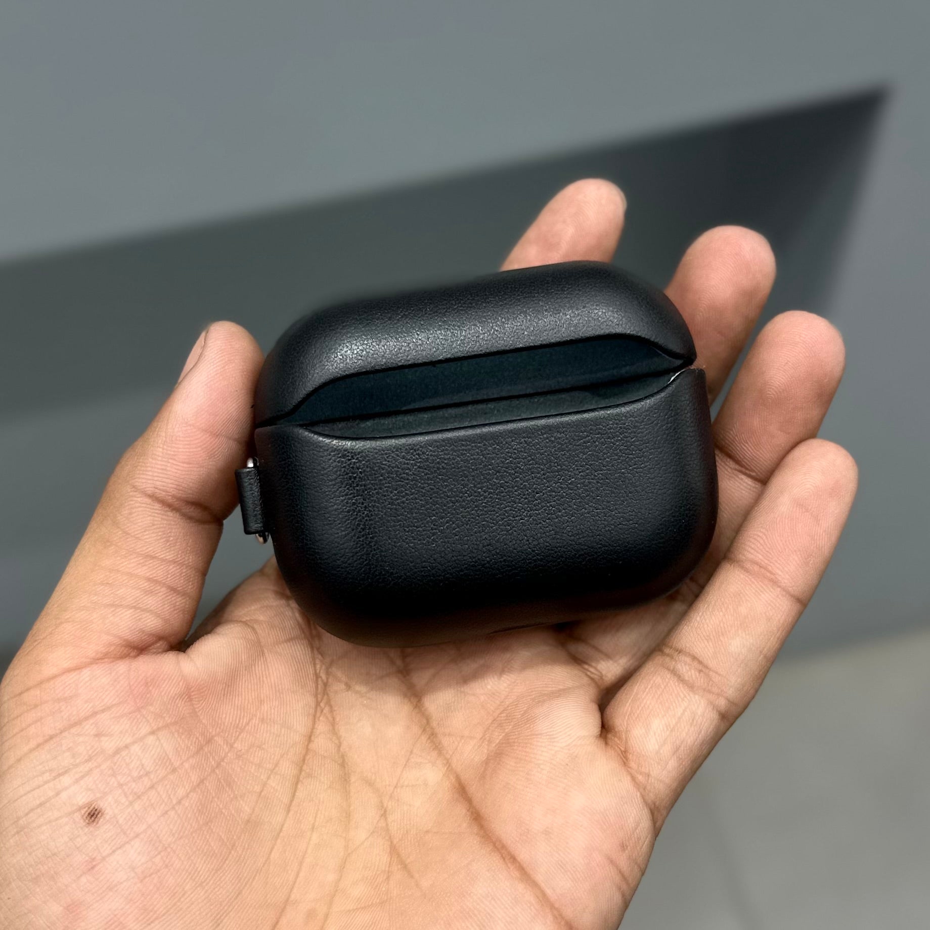 ORWELL SERIES AIRPODS CASE - BLACK ( No. 2863 )