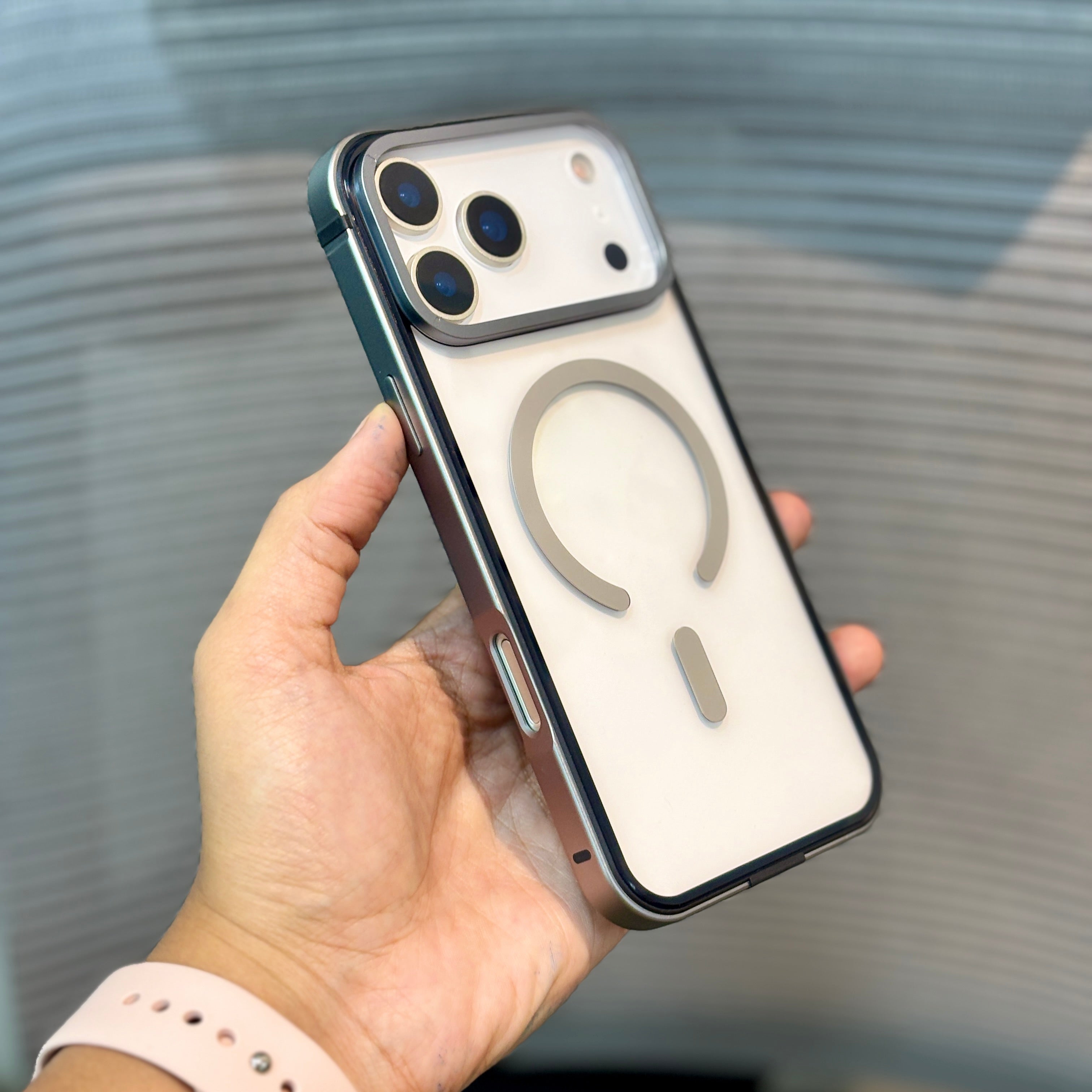 LumiFrame MagSafe iPhone 17 Pro Max Case