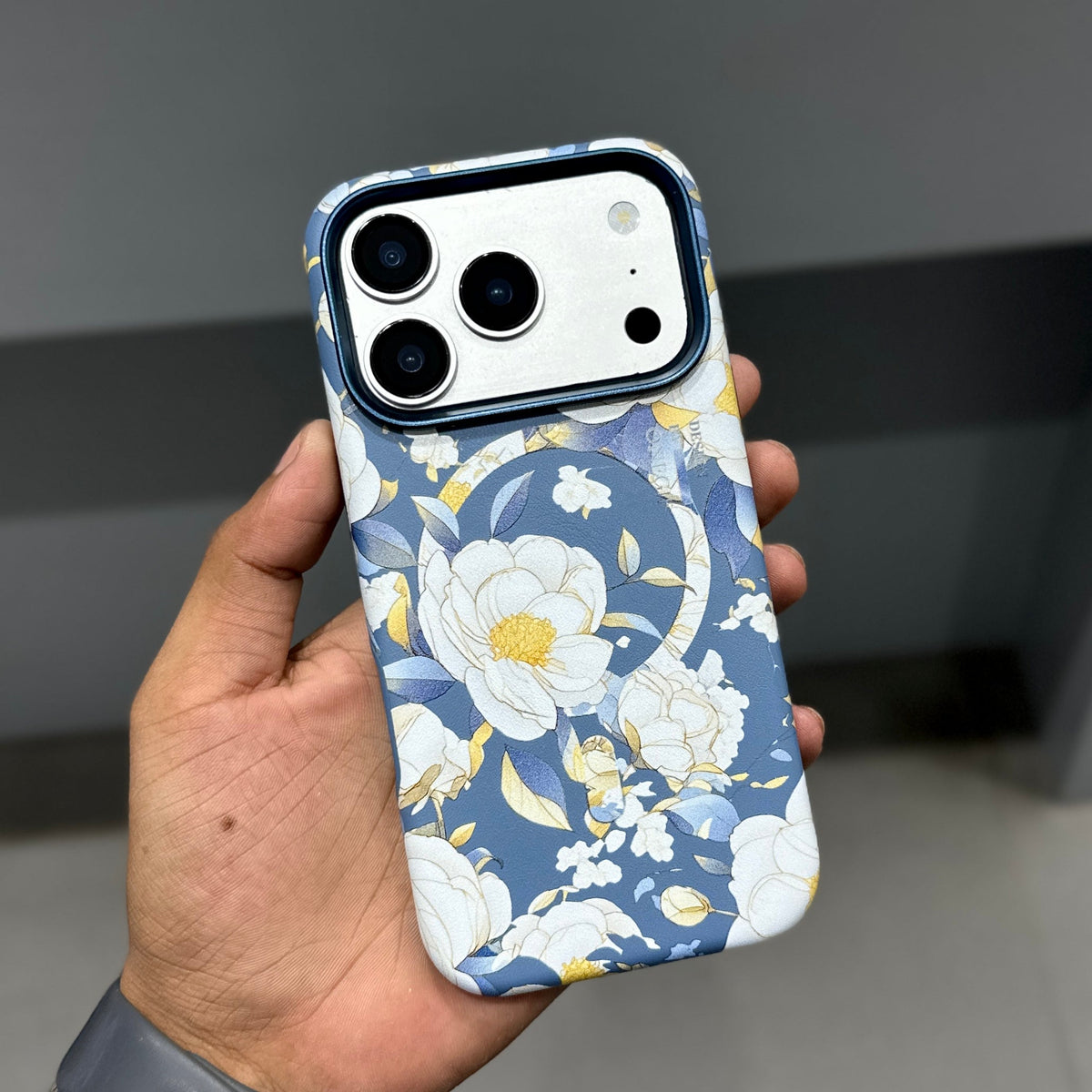ONE GIF FLORAL EMPRESS EDITION MAGSAFE CASE - BLUE WHITE ( No. 4052 )