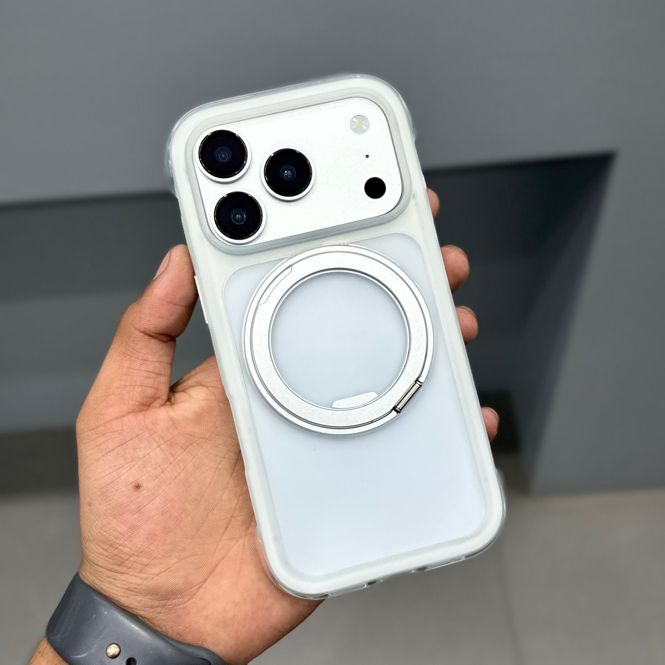 CMAQ AUREX AIRBAG MAGSAFE - WHITE ( No. 3226 ) Mobile Case by CoverMeUp