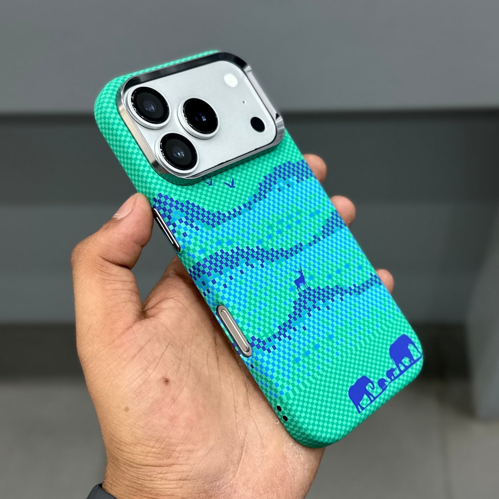LUXO MAGSAFE CASE GREEN ANIMAL ( No. 3688 )
