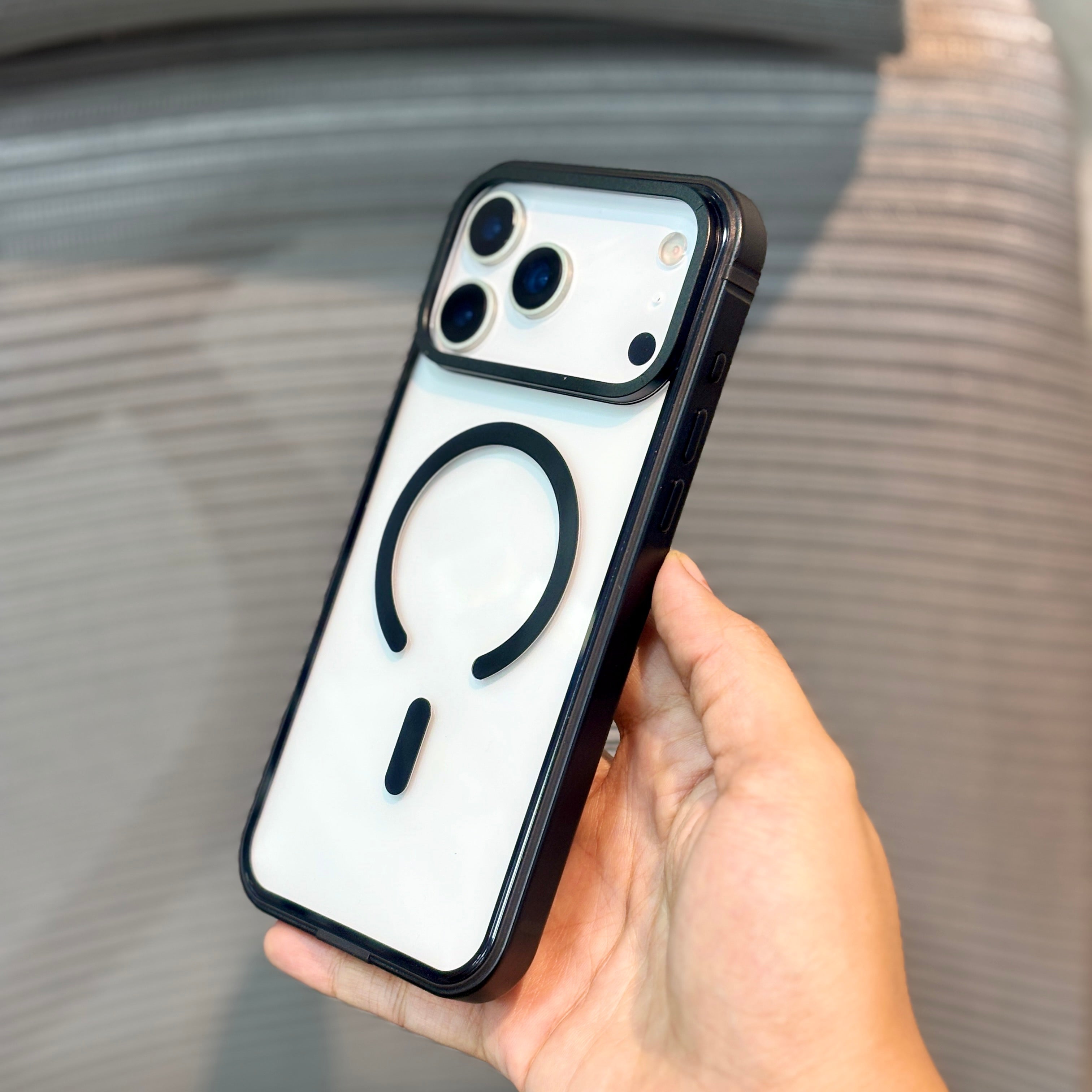 LumiFrame MagSafe iPhone 17 Pro Max Case