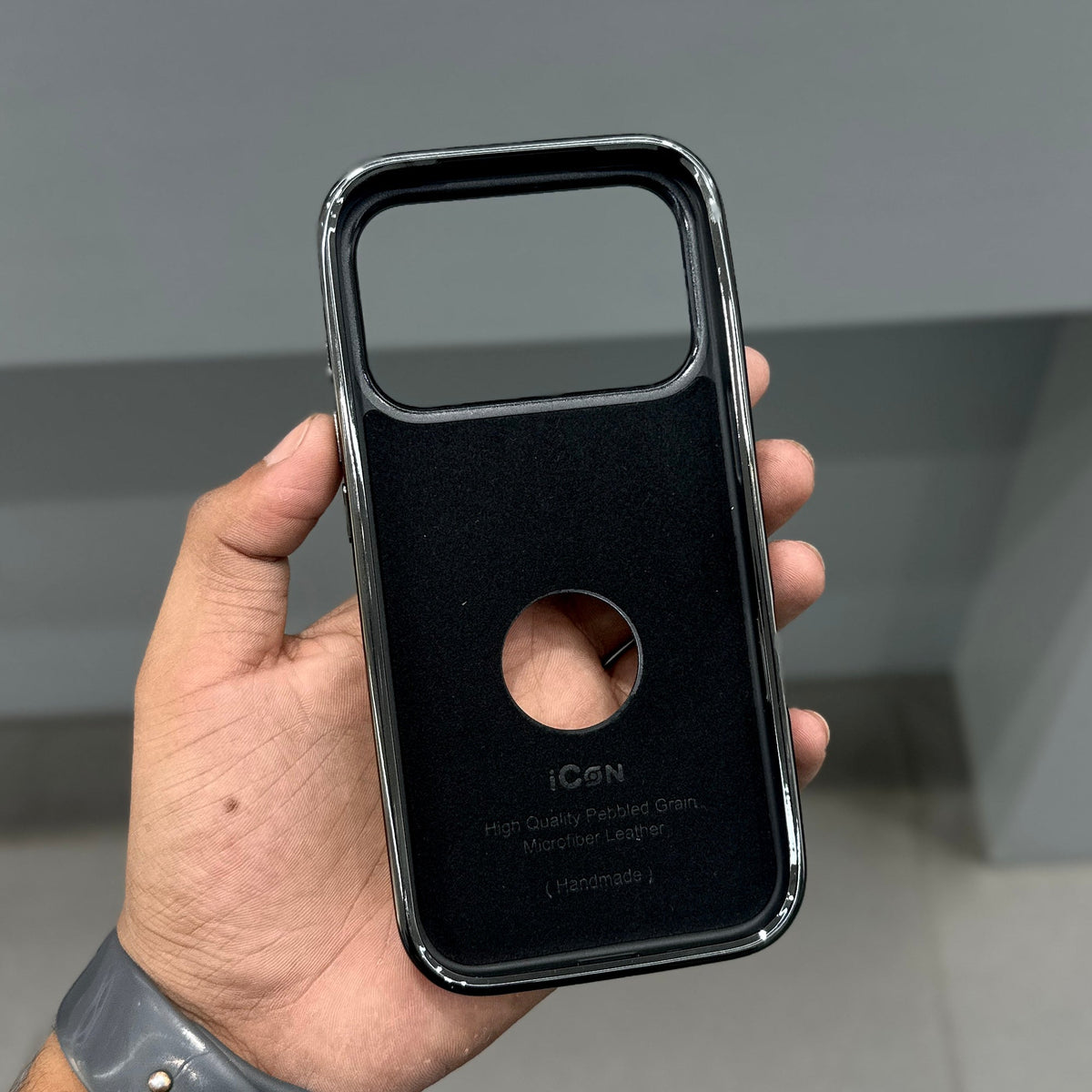 Icon Classic Series Case for iPhone 18 Series - black