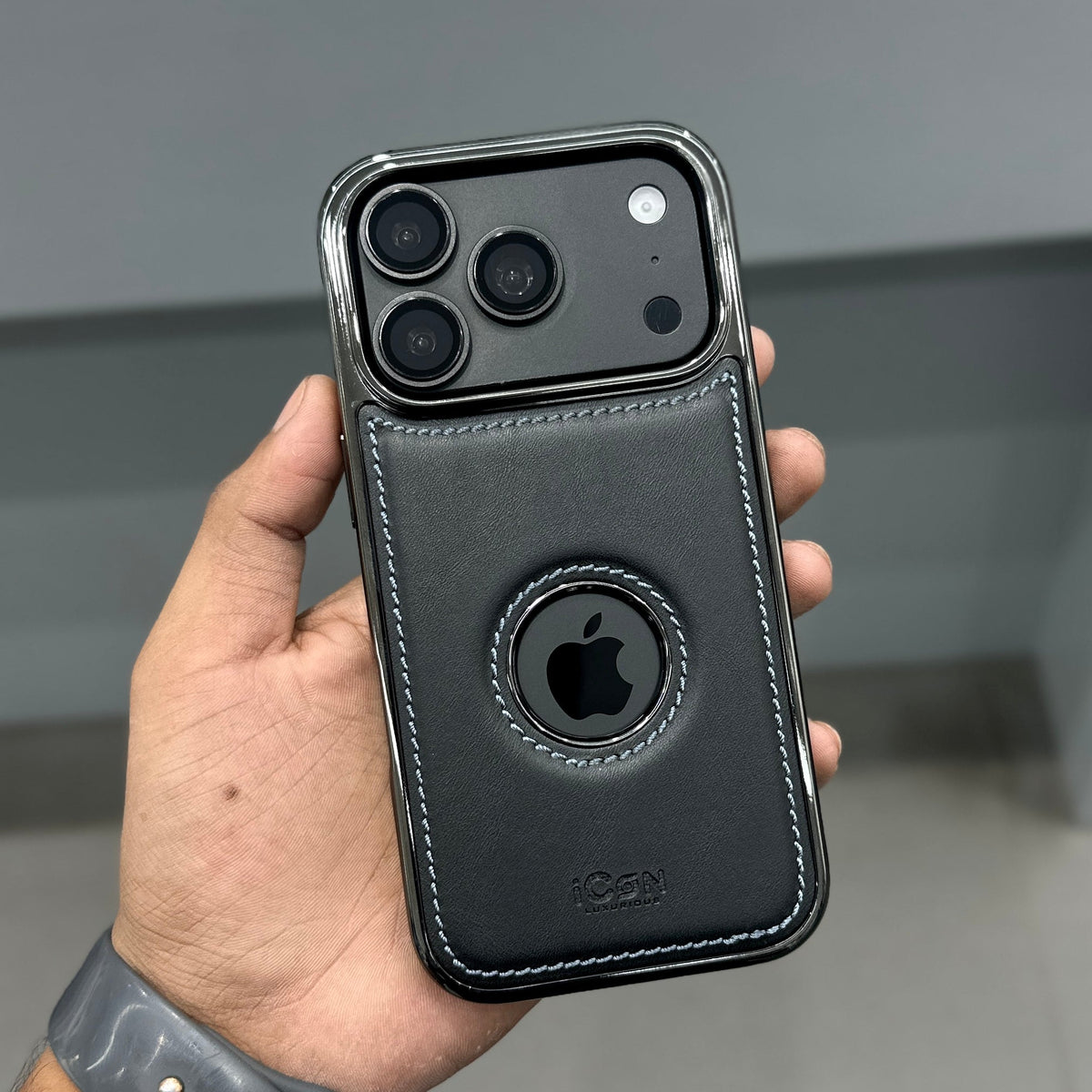 Icon Classic Series Case for iPhone 18 Series - black
