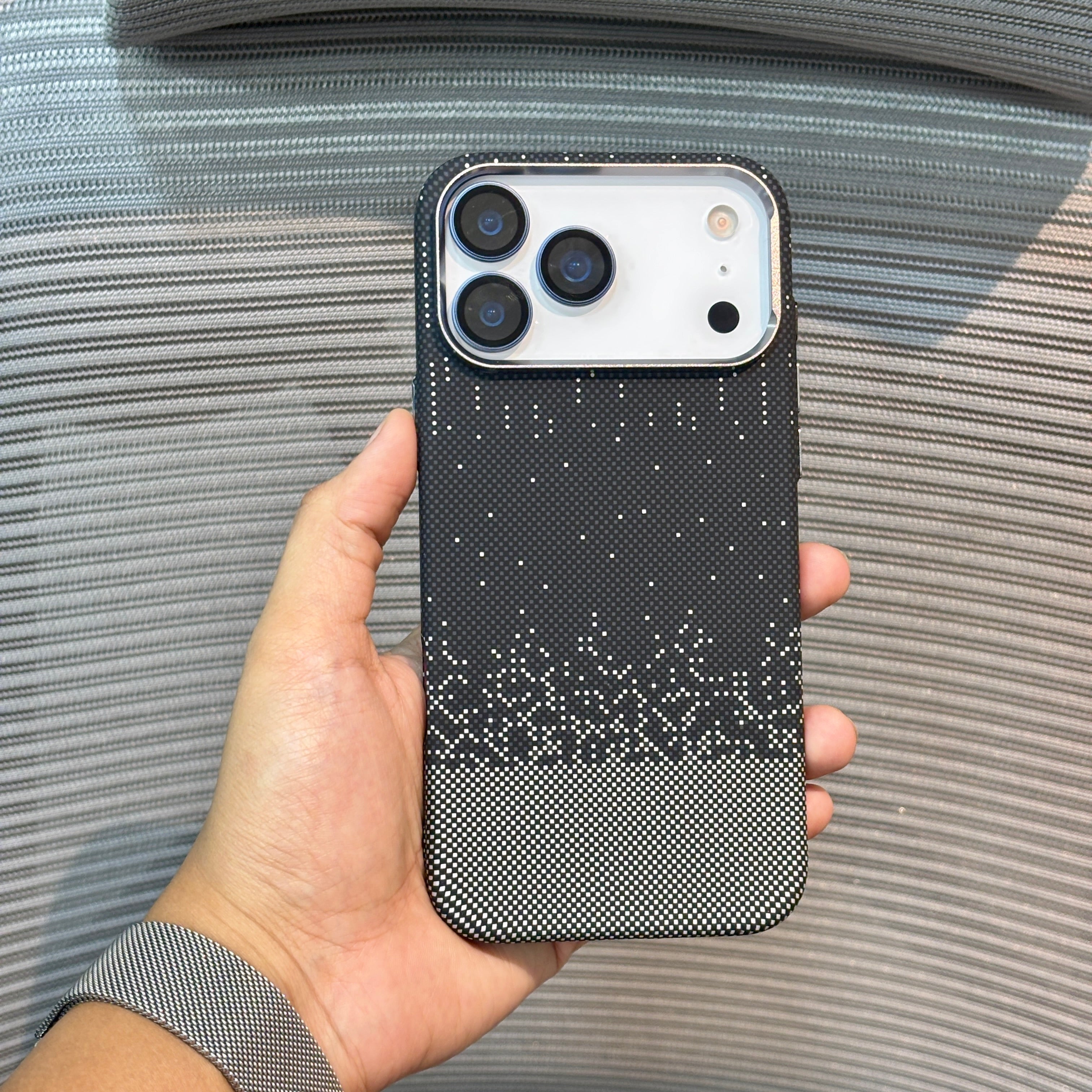 Protective Apple iPhone Back Cover - Carbonique MagSafe iPhone 17 Pro Max Case