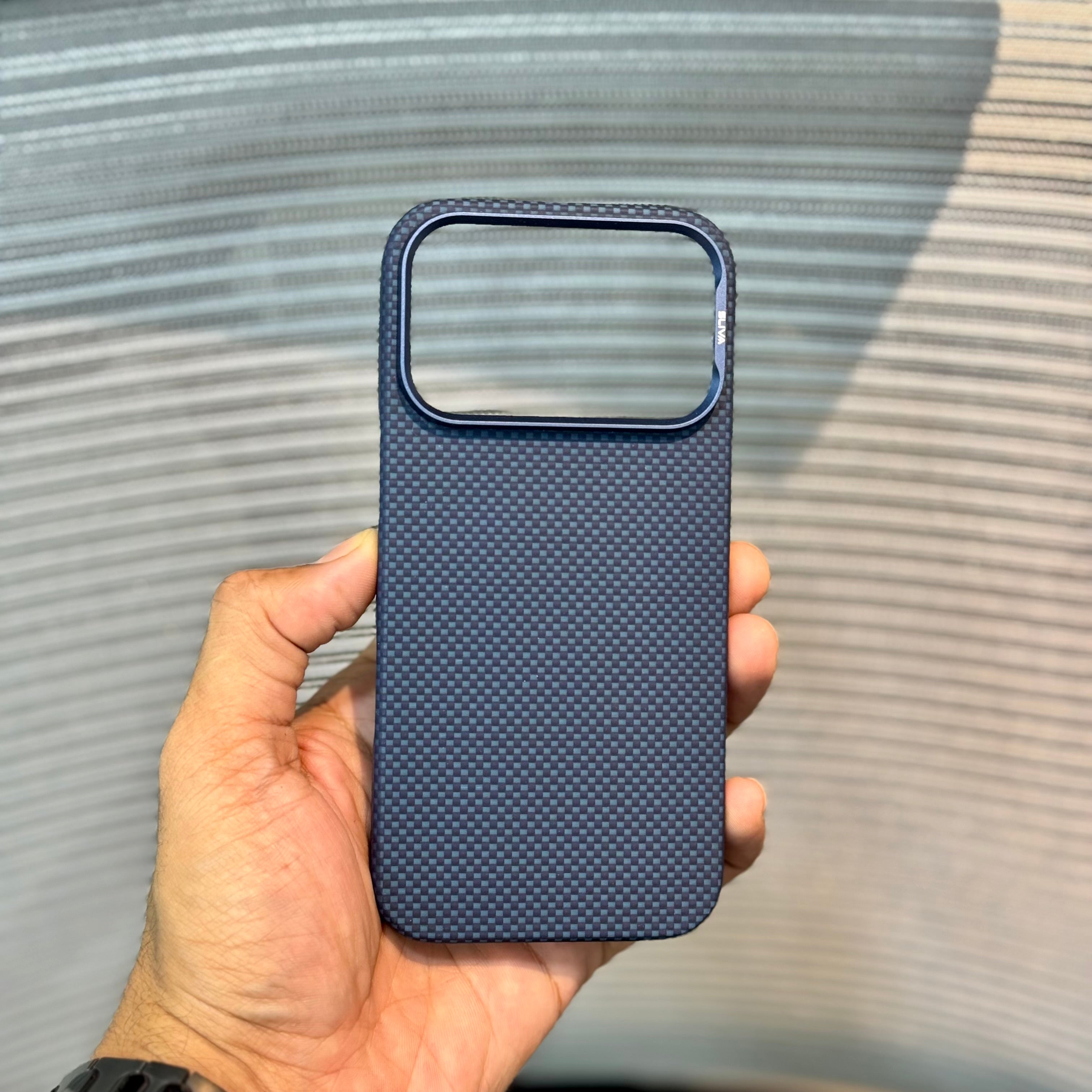 Protective Apple iPhone Back Cover - SlimWeave Carbon MagSafe iPhone 17 Pro Case