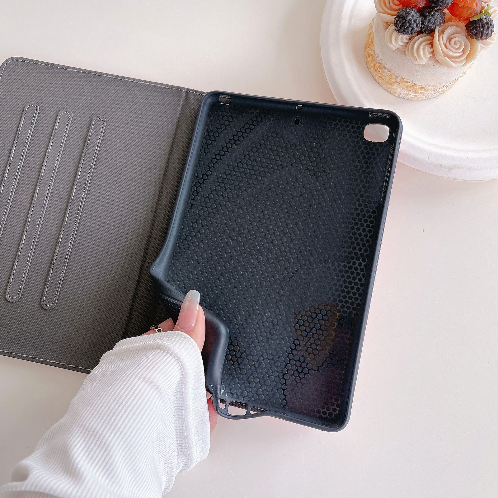 3D Flower Designer  PU Leather Finish Black Foldable Flip Case for iPad 10.9 (Air4 & Air5) / Pro 11 inches