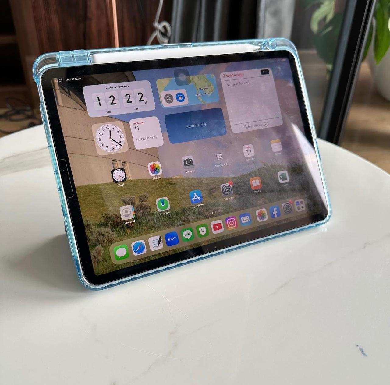 Light Blue  PU Leather Finish Foldable Flip Case for iPad 10.9 (Air4 & Air5)/ Pro 11 inches
