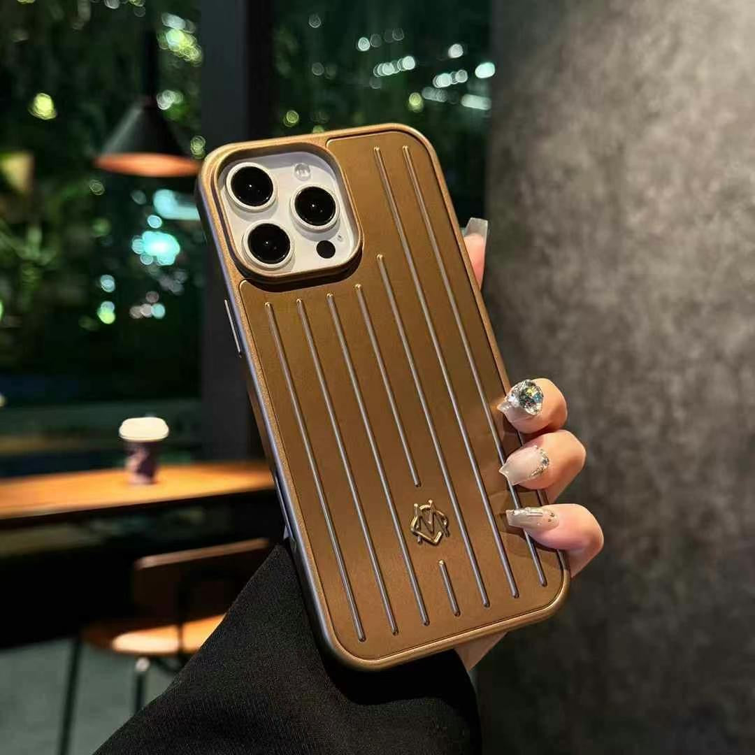 Protective Apple iPhone Back Cover - Aluminium Phone Case for iPhone 16 Pro (Golden)