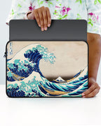 The Great Wave off Kanagawa [Katsushika Hokusai] MacBook / Laptop-Sleeve Mobile Case by CoverMeUp - Style 15