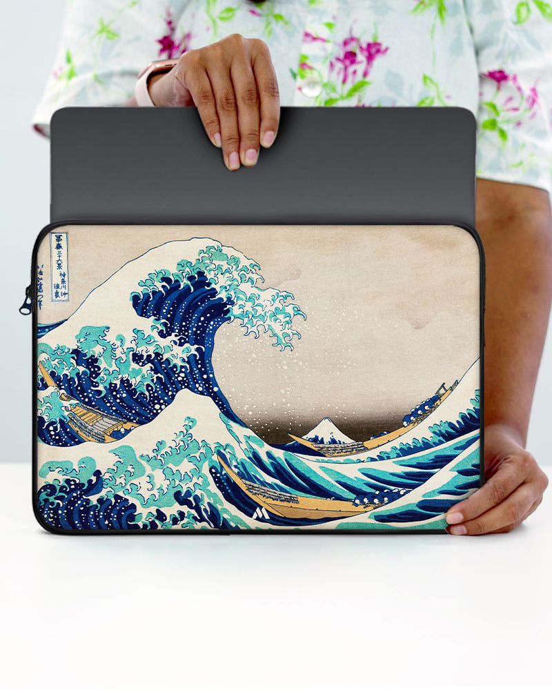 The Great Wave off Kanagawa [Katsushika Hokusai] MacBook / Laptop-Sleeve Mobile Case by CoverMeUp - Style 15