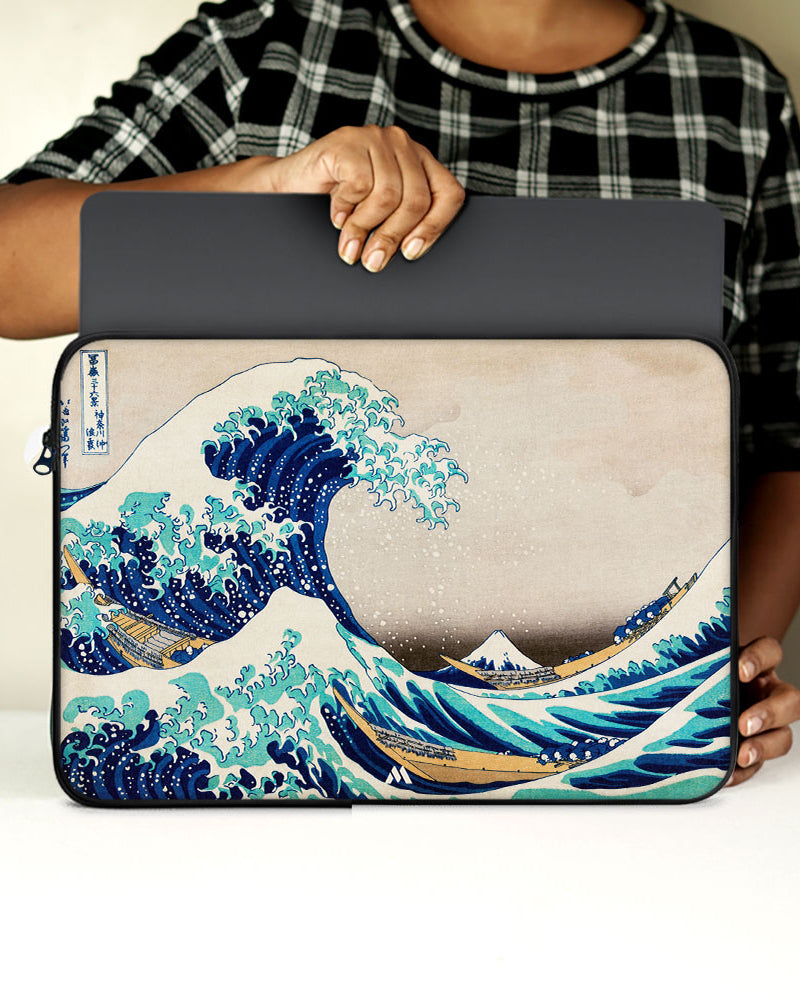 The Great Wave off Kanagawa [Katsushika Hokusai] MacBook / Laptop-Sleeve Mobile Case by CoverMeUp - Style 22