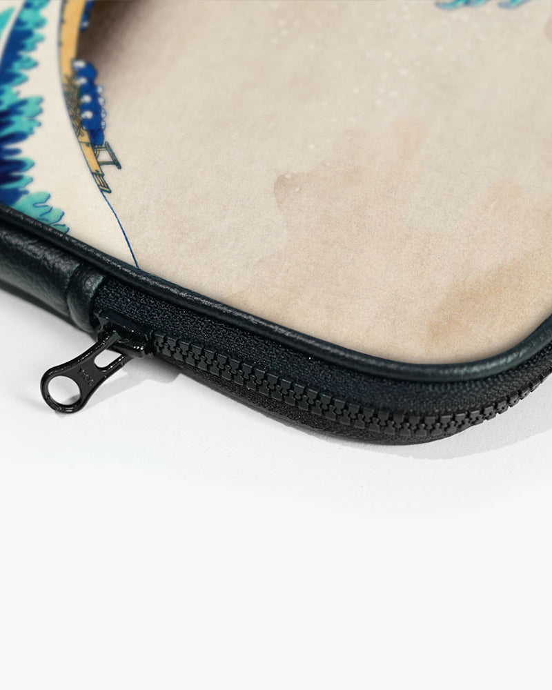 The Great Wave off Kanagawa [Katsushika Hokusai] MacBook / Laptop-Sleeve Mobile Case by CoverMeUp - Style 23