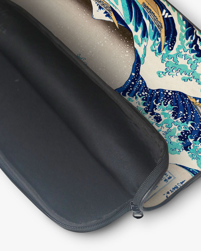 The Great Wave off Kanagawa [Katsushika Hokusai] MacBook / Laptop-Sleeve Mobile Case by CoverMeUp - Style 35