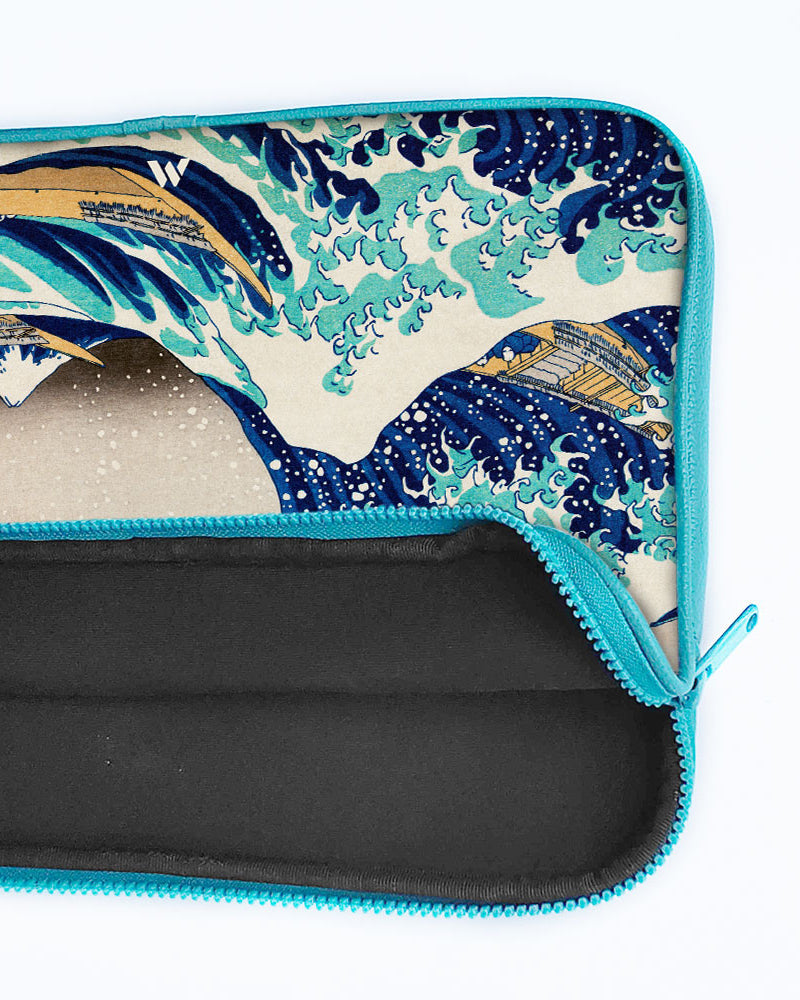 The Great Wave off Kanagawa [Katsushika Hokusai] MacBook / Laptop-Sleeve Mobile Case by CoverMeUp - Style 49