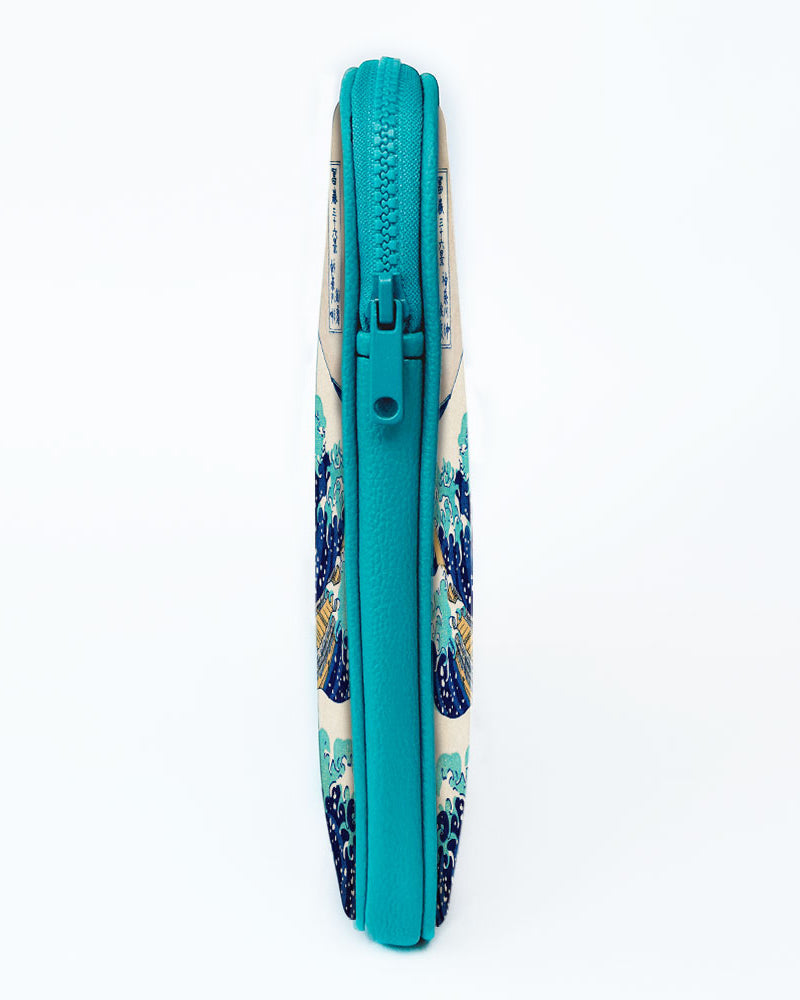 The Great Wave off Kanagawa [Katsushika Hokusai] MacBook / Laptop-Sleeve Mobile Case by CoverMeUp - Style 66