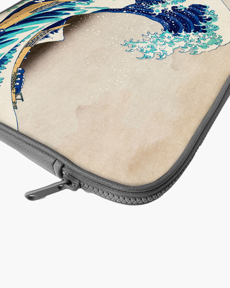 The Great Wave off Kanagawa [Katsushika Hokusai] MacBook / Laptop-Sleeve Mobile Case by CoverMeUp - Style 79
