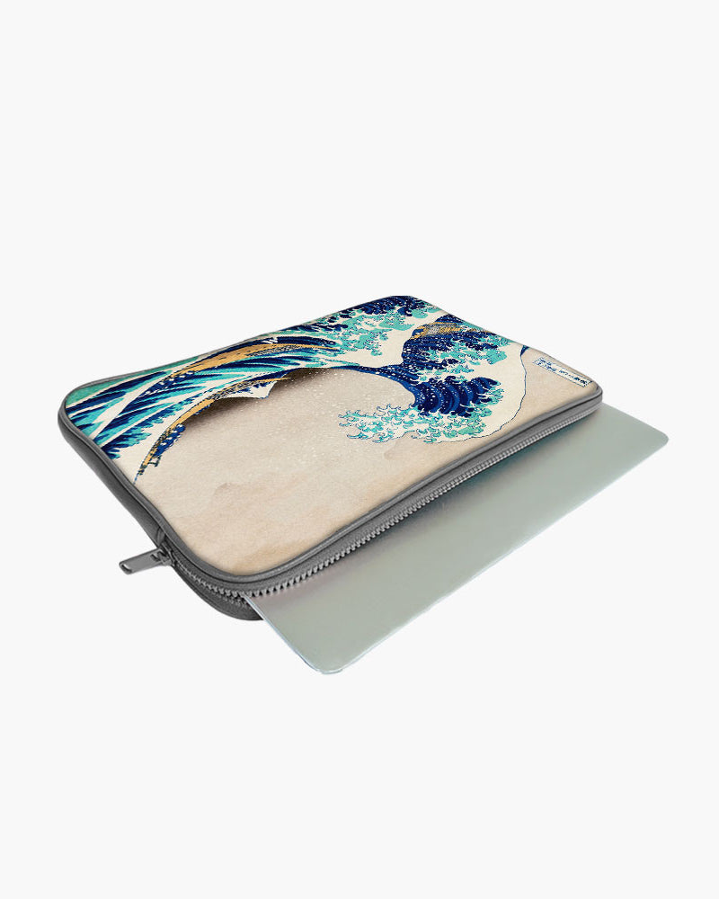 The Great Wave off Kanagawa [Katsushika Hokusai] MacBook / Laptop-Sleeve Mobile Case by CoverMeUp - Style 83
