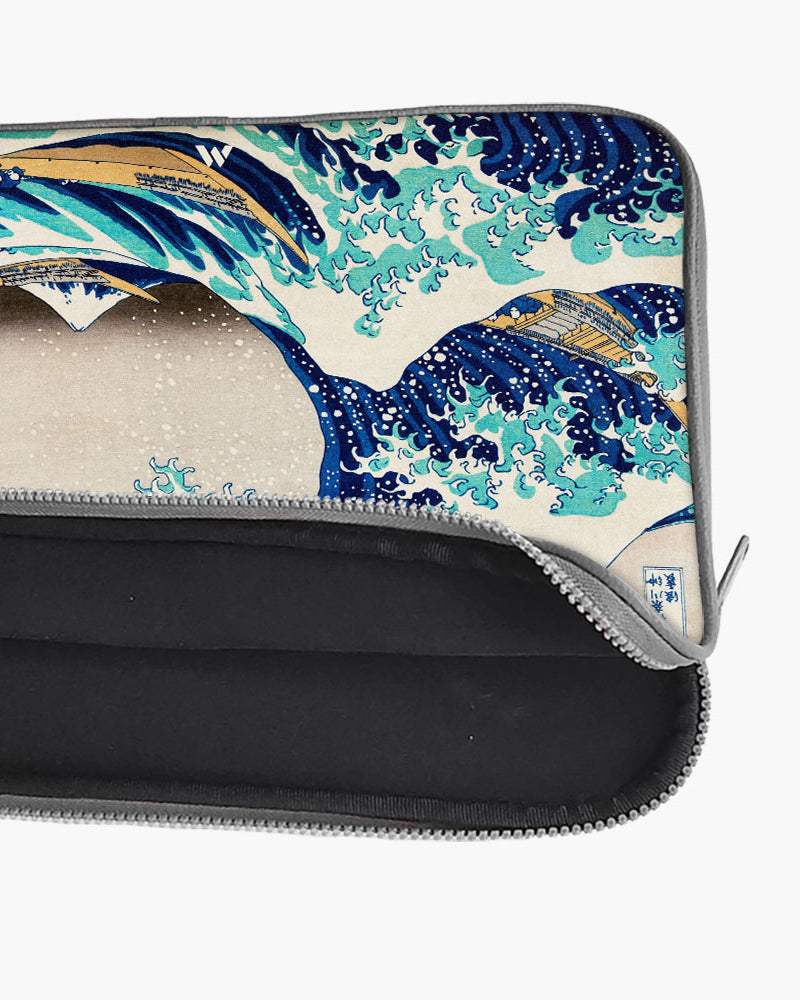 The Great Wave off Kanagawa [Katsushika Hokusai] MacBook / Laptop-Sleeve Mobile Case by CoverMeUp - Style 84