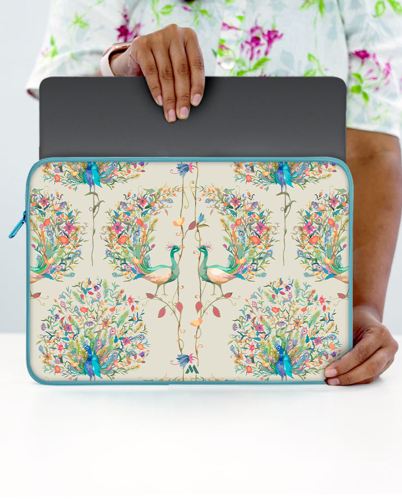Peacock Fidelity MacBook / Laptop-Sleeve Mobile Case by CoverMeUp - Style 19