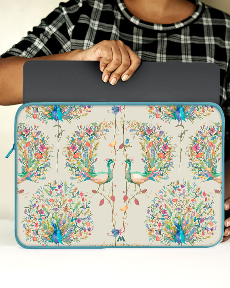 Peacock Fidelity MacBook / Laptop-Sleeve Mobile Case by CoverMeUp - Style 26