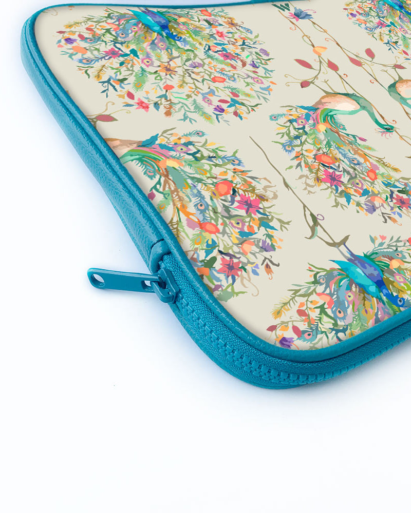 Peacock Fidelity MacBook / Laptop-Sleeve Mobile Case by CoverMeUp - Style 34
