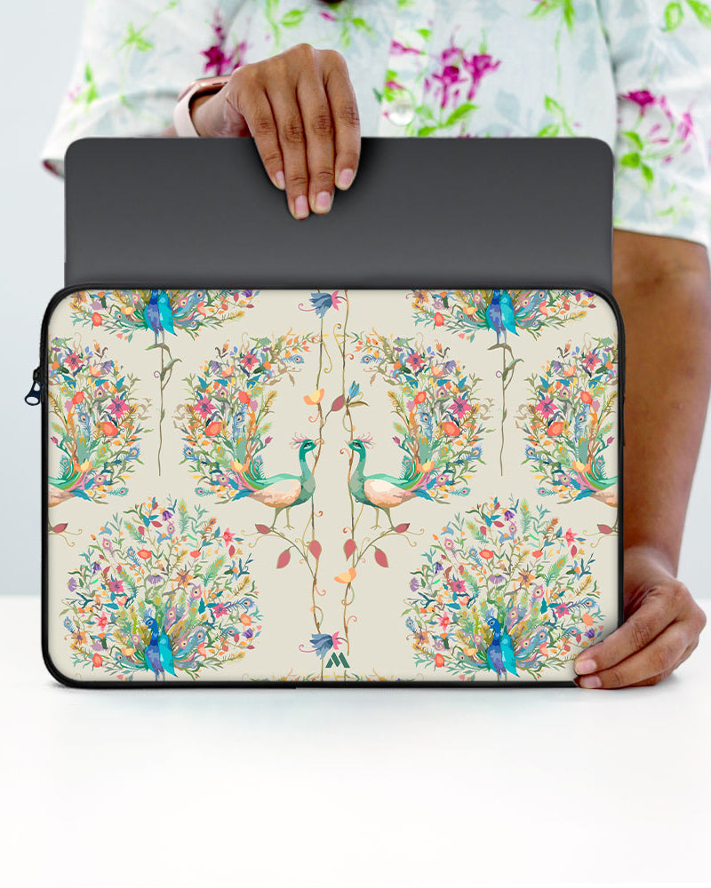 Peacock Fidelity MacBook / Laptop-Sleeve Mobile Case by CoverMeUp - Style 47