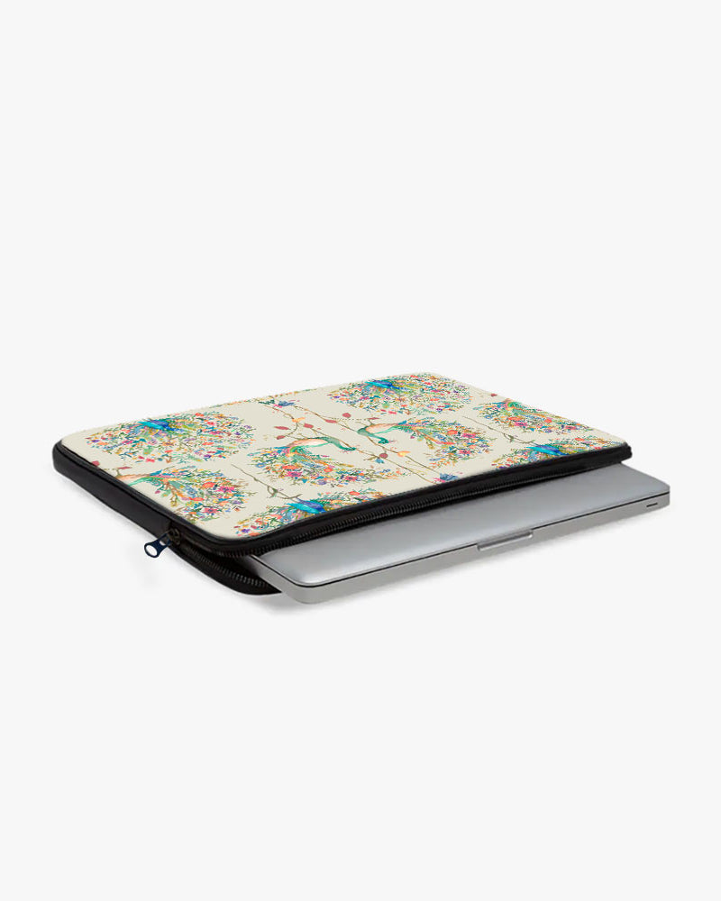 Peacock Fidelity MacBook / Laptop-Sleeve Mobile Case by CoverMeUp - Style 52