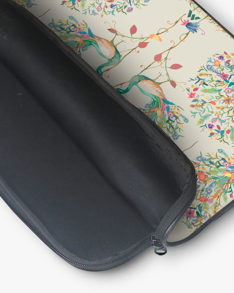 Peacock Fidelity MacBook / Laptop-Sleeve Mobile Case by CoverMeUp - Style 60